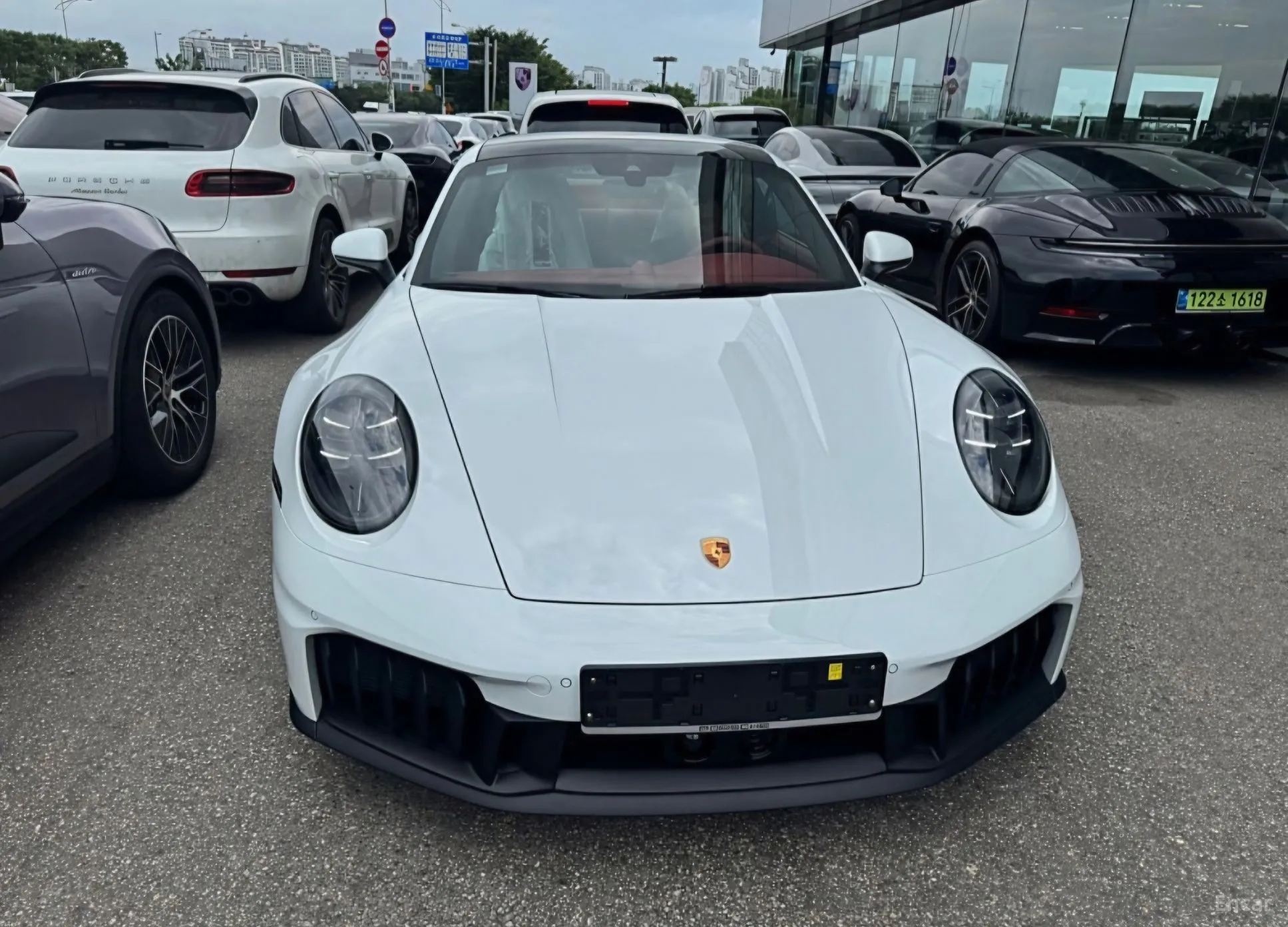 Porsche 911 (992) превью 8