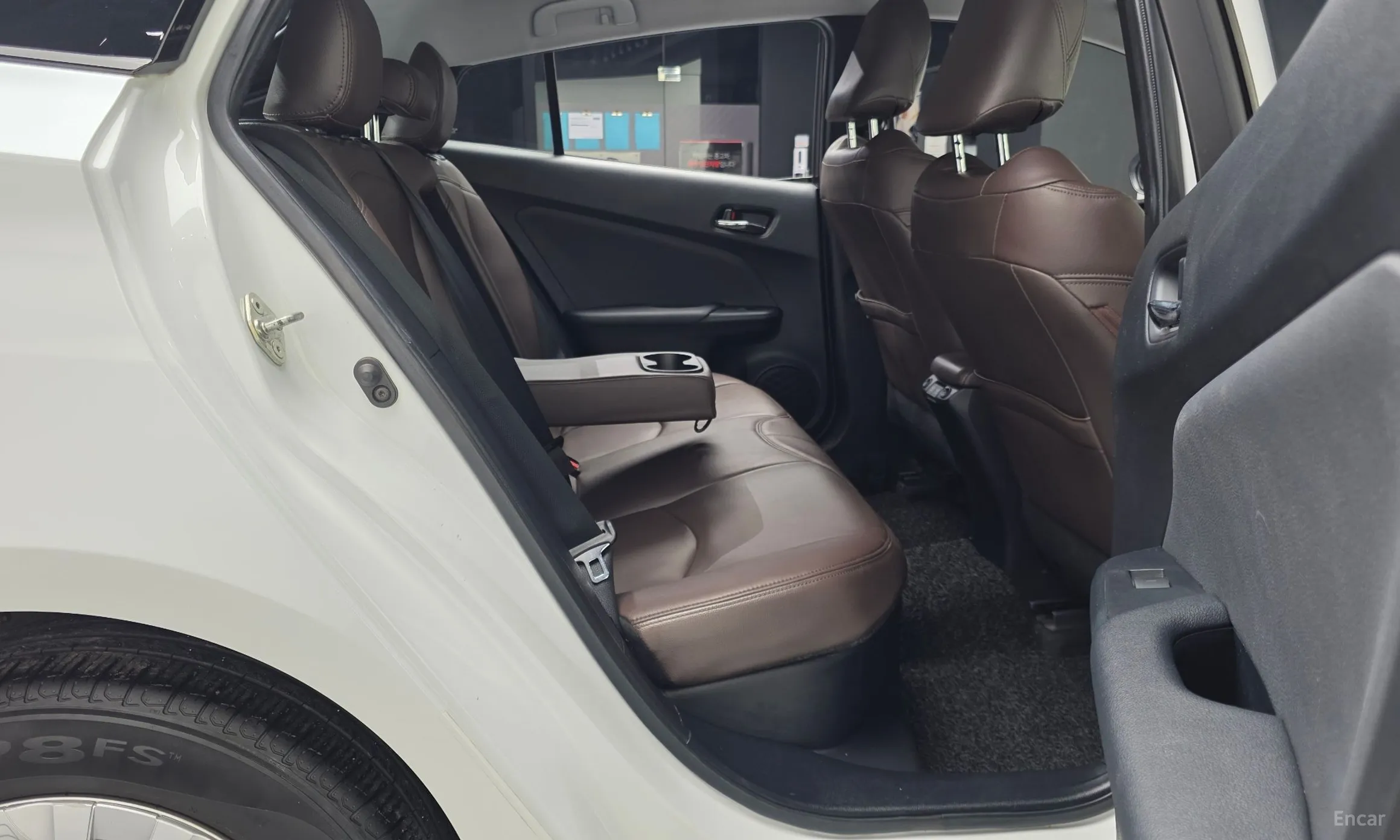 Toyota Prius 4th Generation превью 12