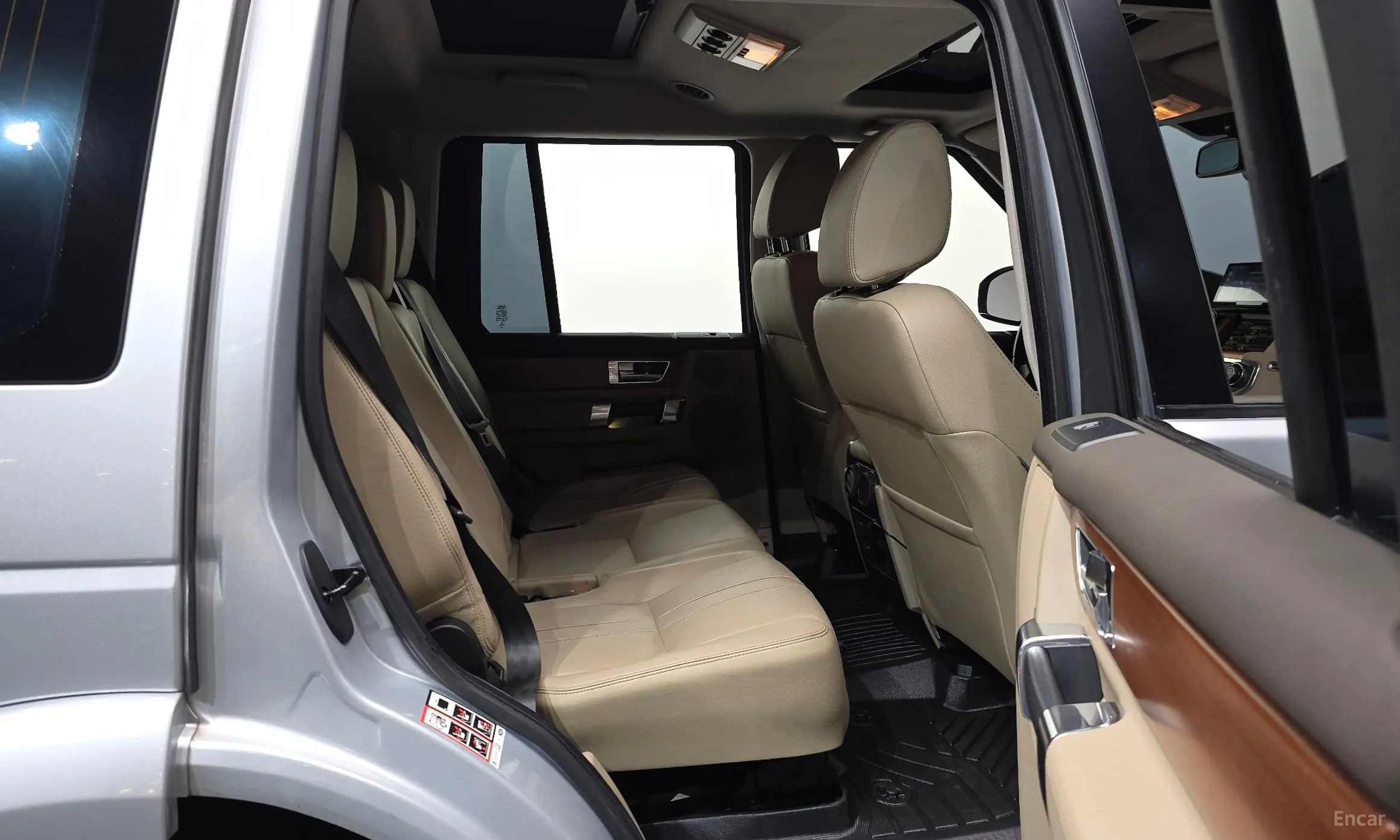 Land Rover Discovery 4 превью 12