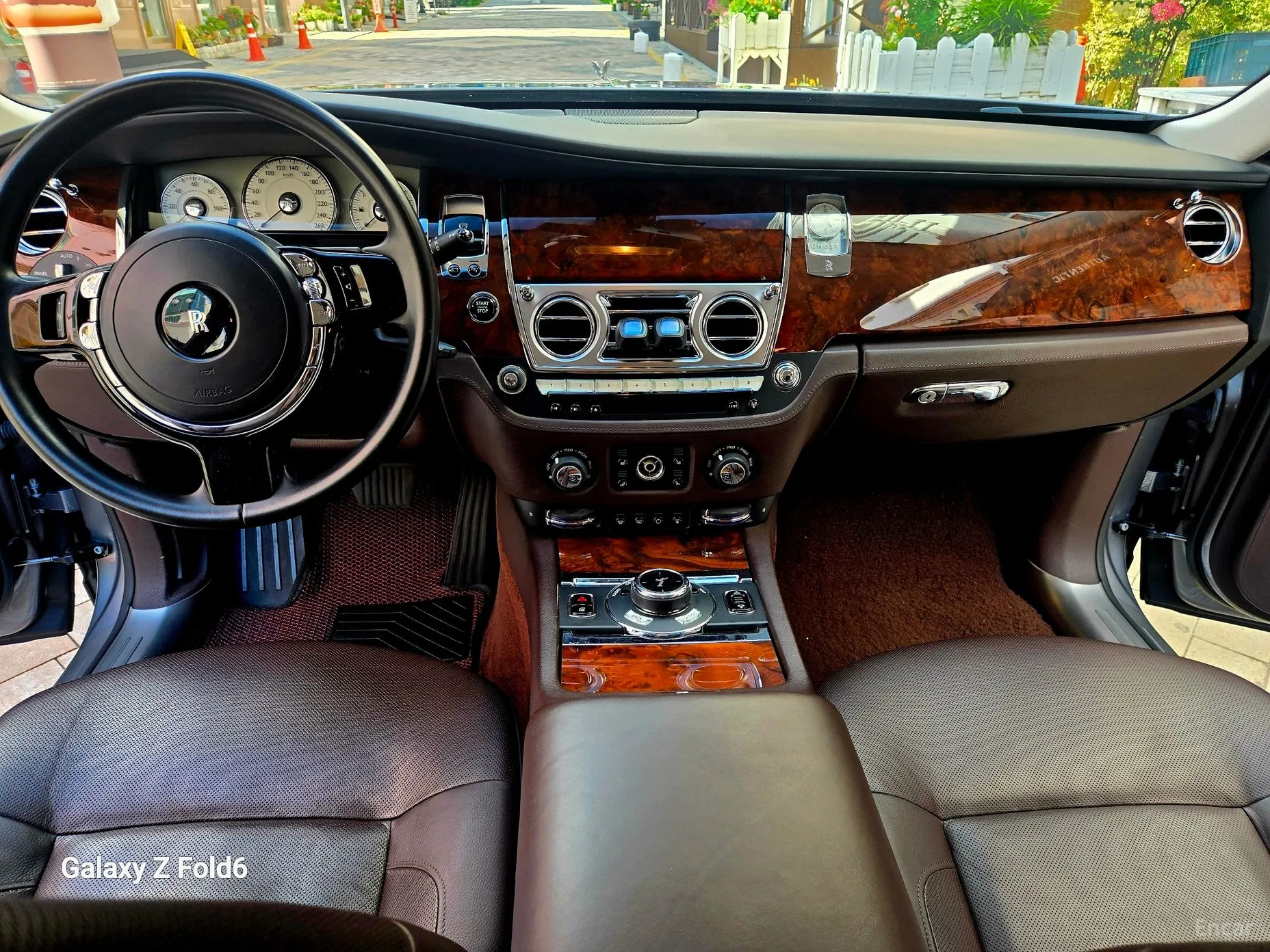 Rolls-Royce Ghost превью 15