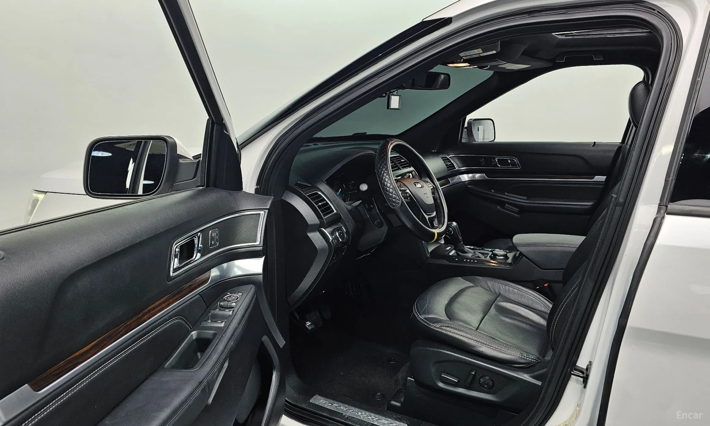 Ford Explorer превью 10
