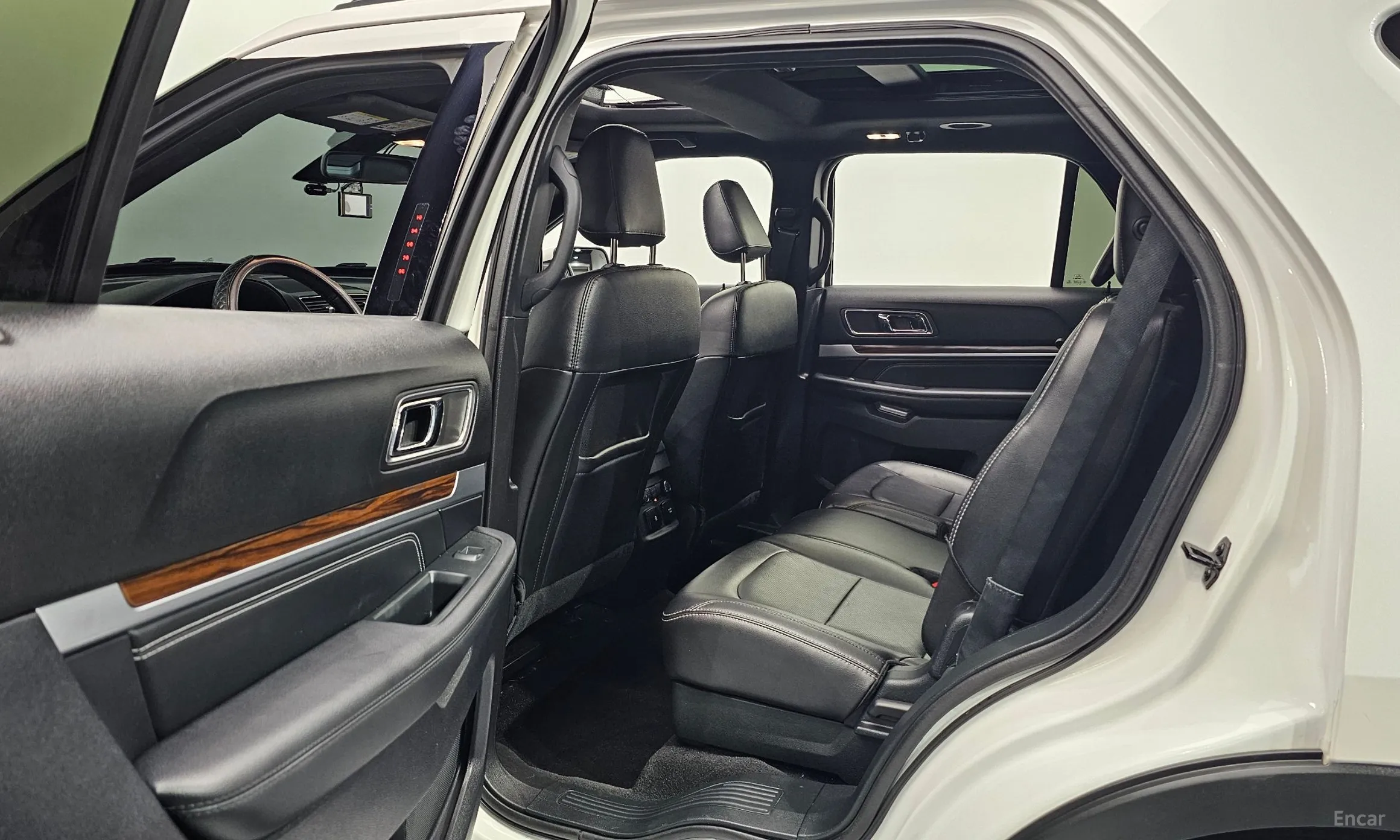 Ford Explorer превью 11