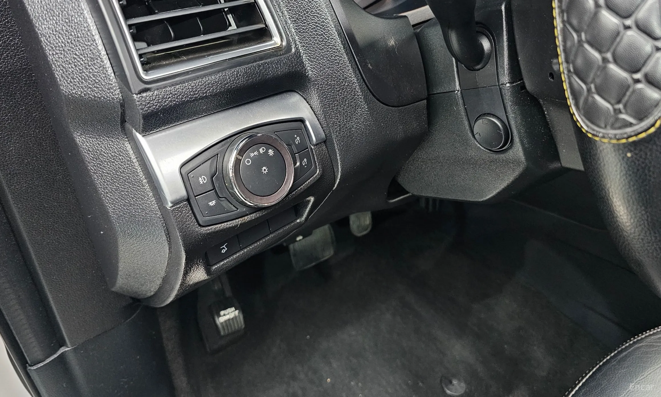 Ford Explorer превью 19