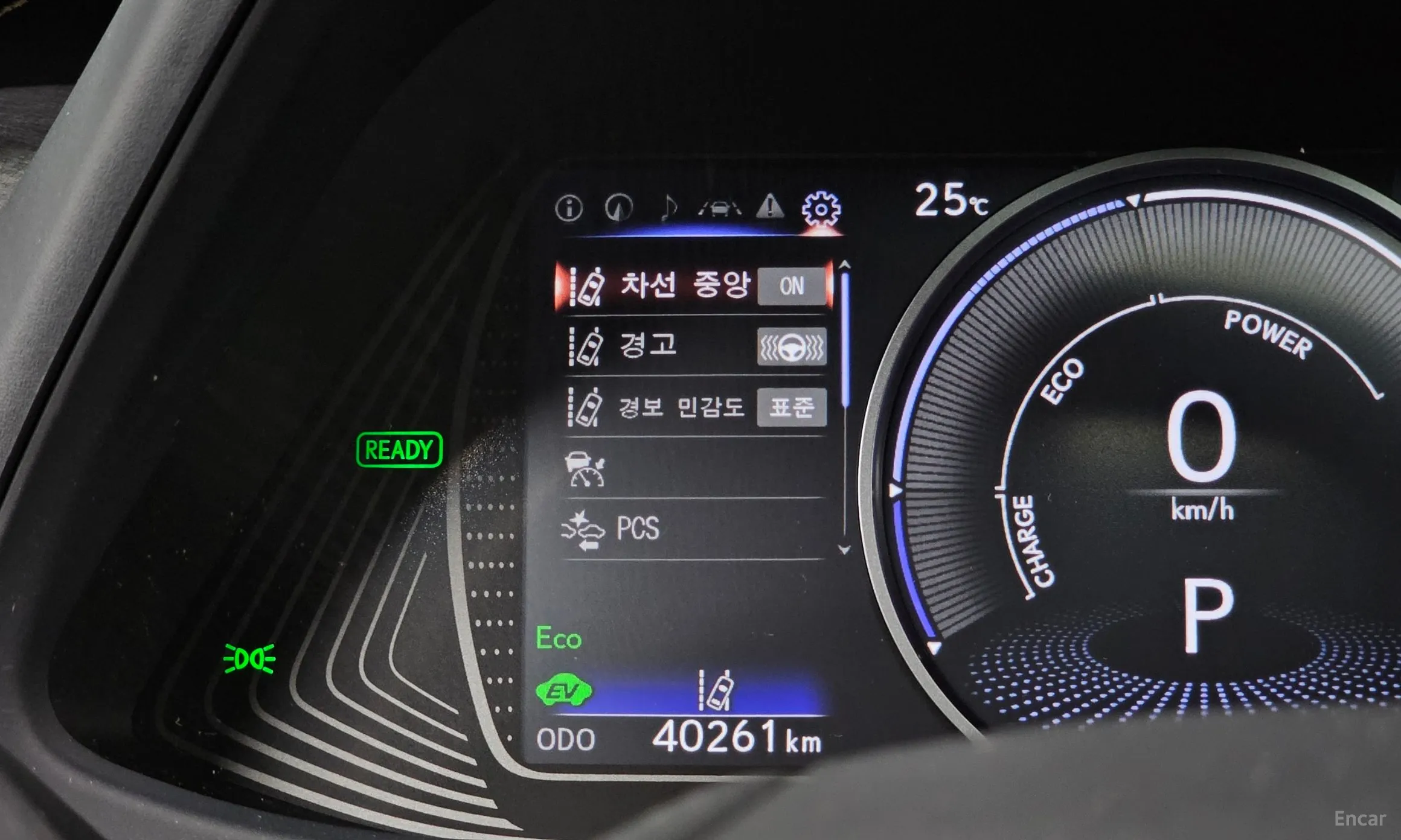 Lexus UX250h превью 16