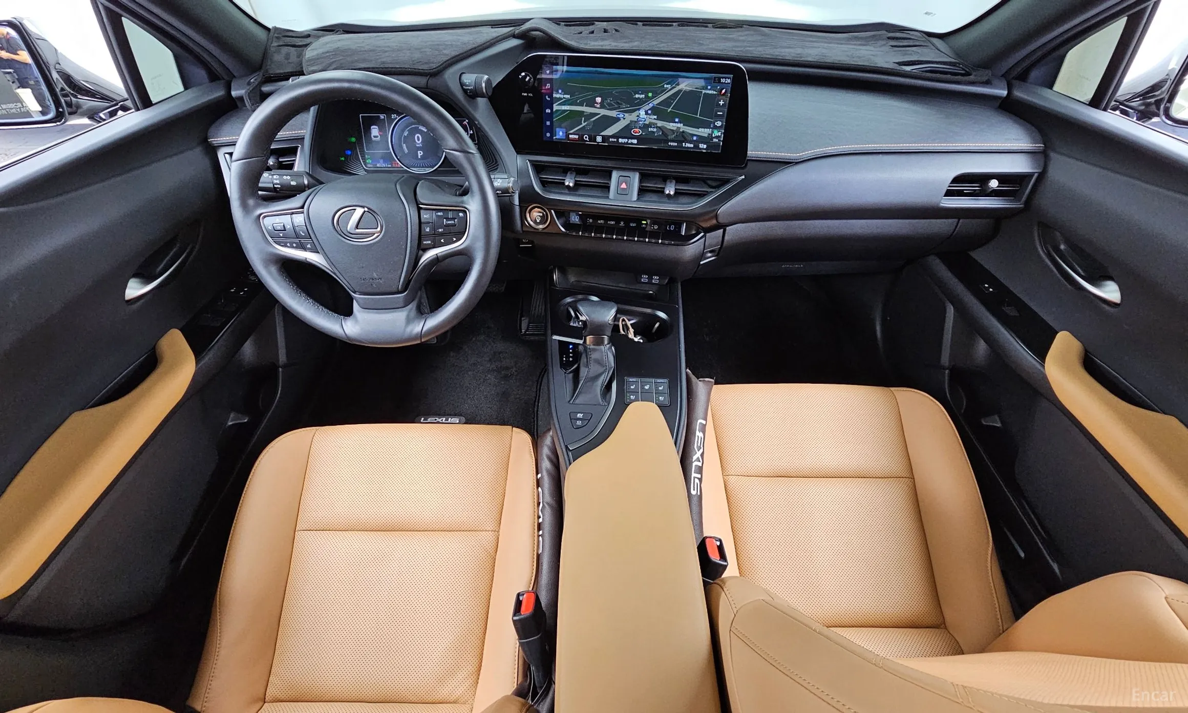 Lexus UX250h превью 7