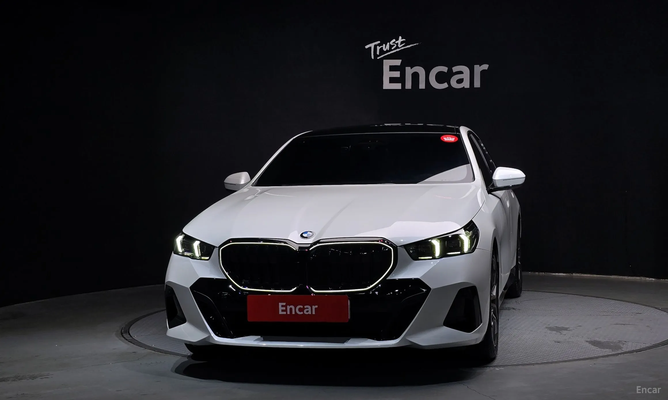 BMW 5 Series (G60) превью 3