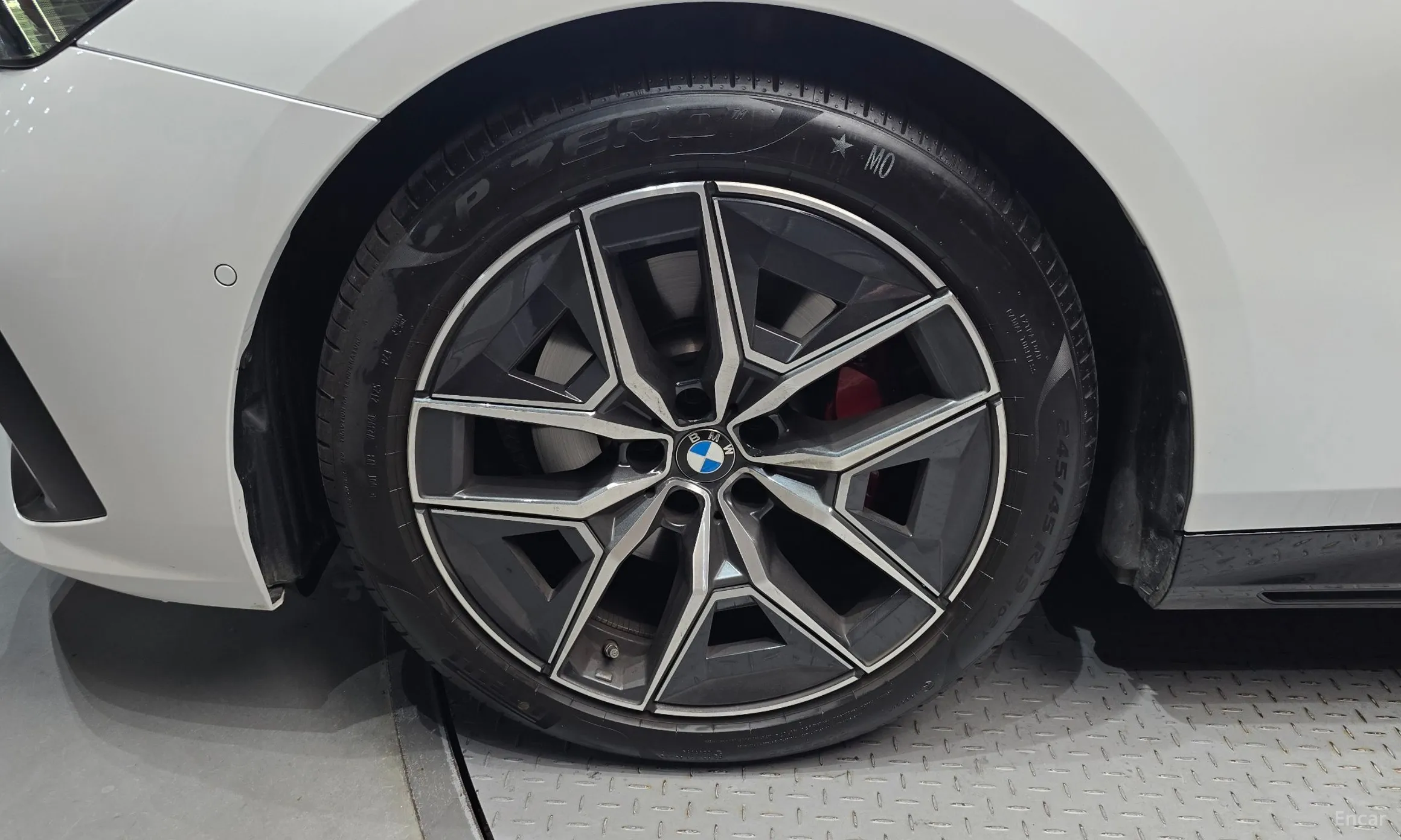 BMW 5 Series (G60) превью 5