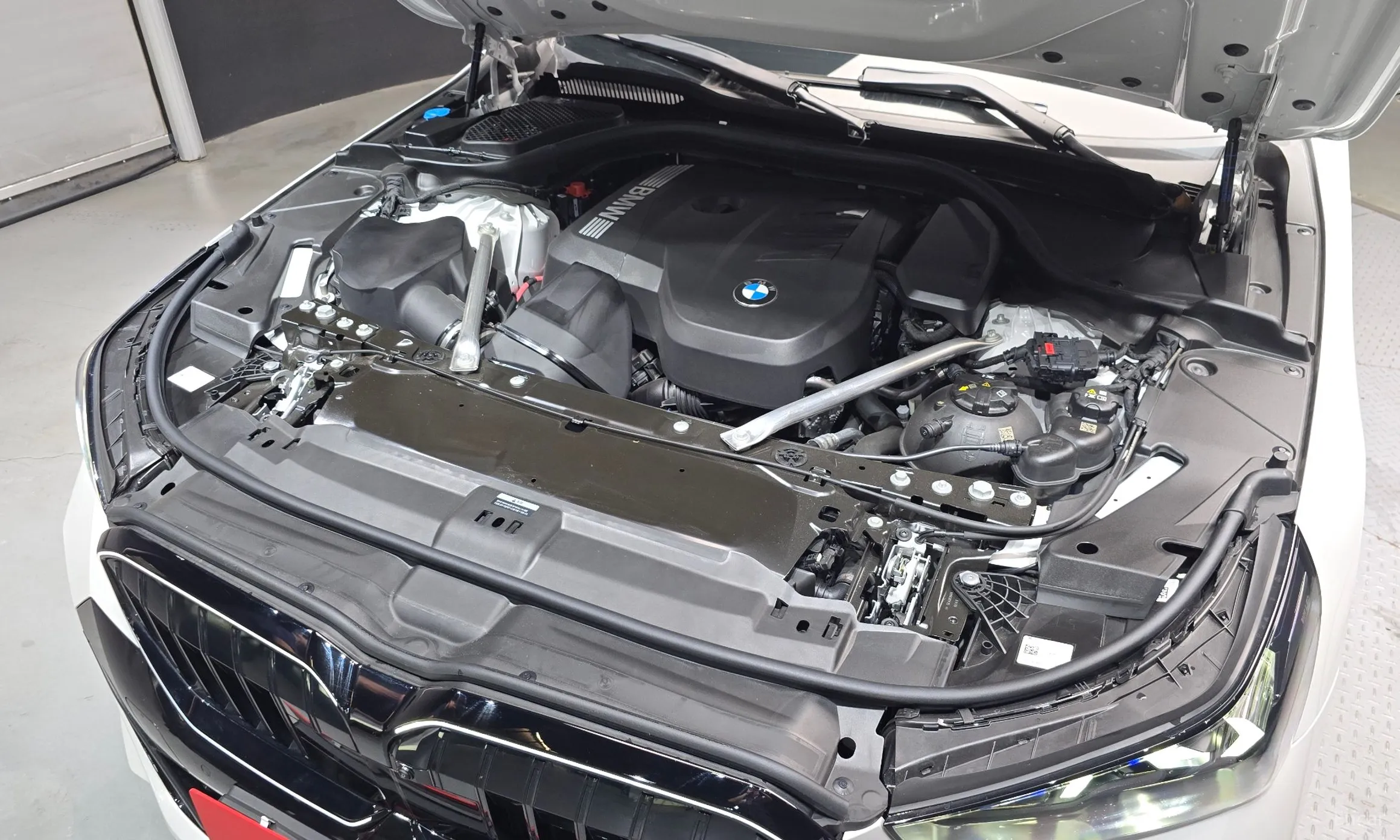 BMW 5 Series (G60) превью 6