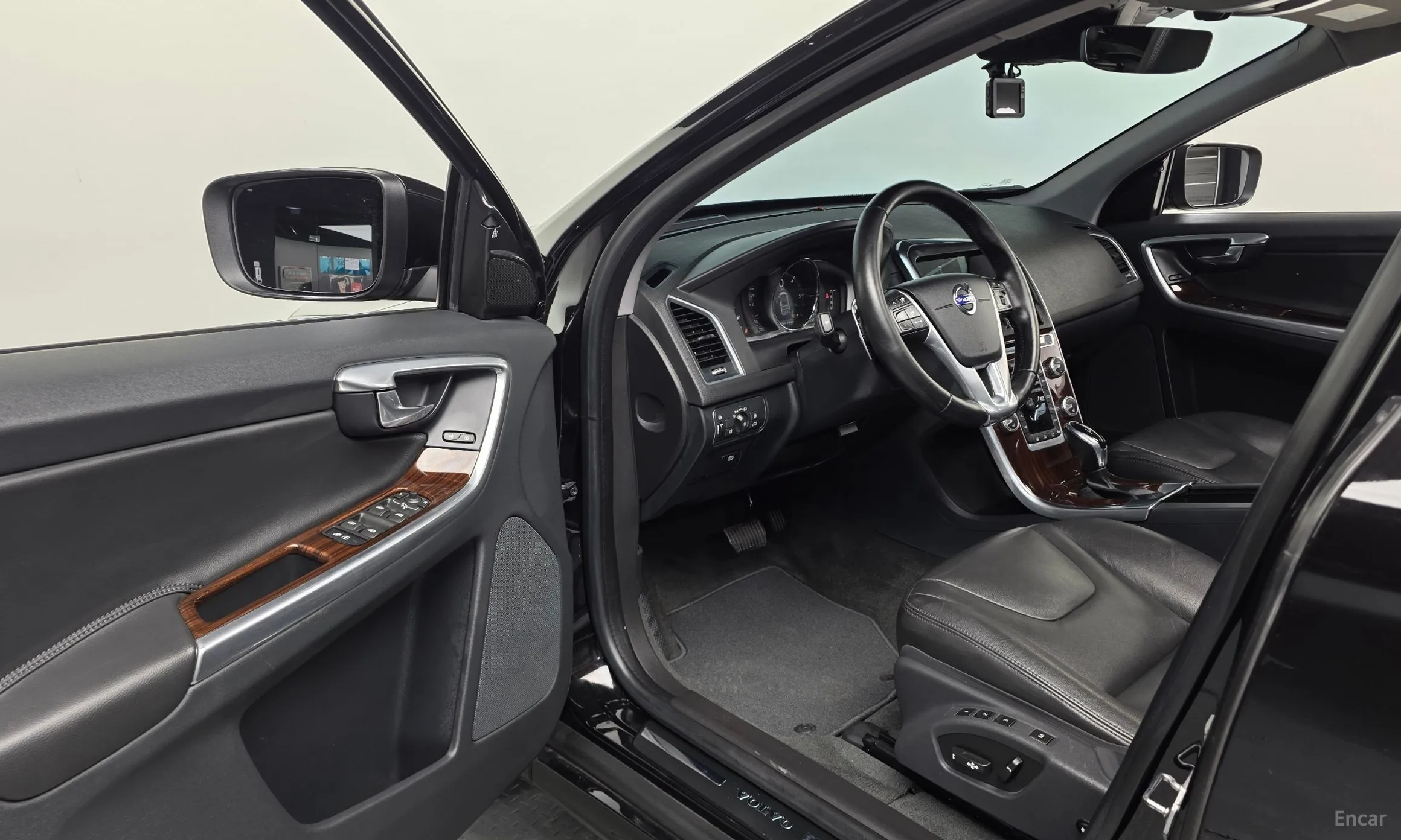 Volvo XC60 превью 10