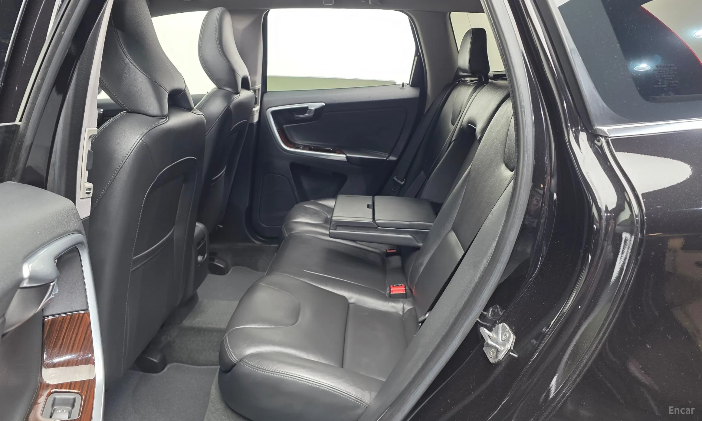 Volvo XC60 превью 12