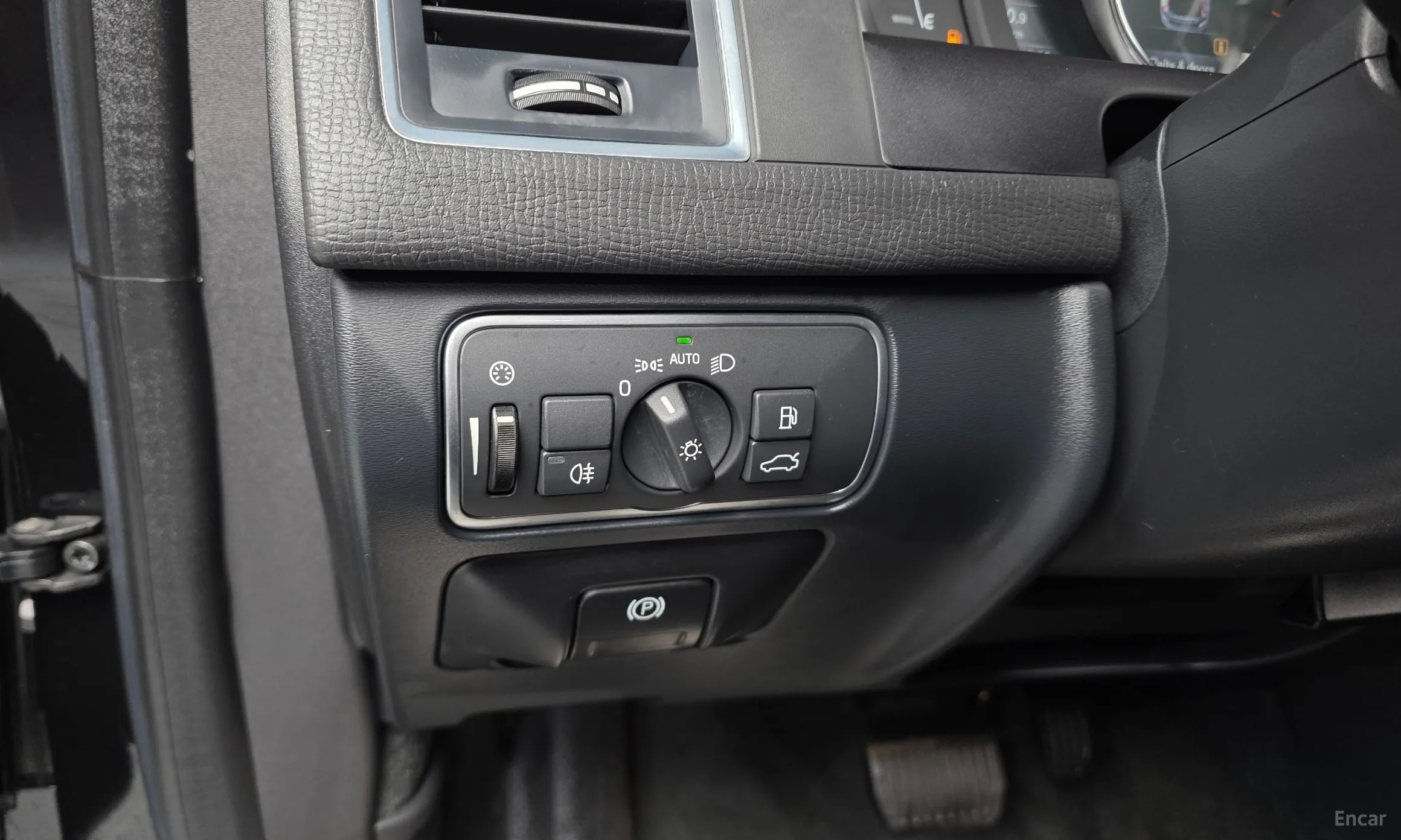 Volvo XC60 превью 17