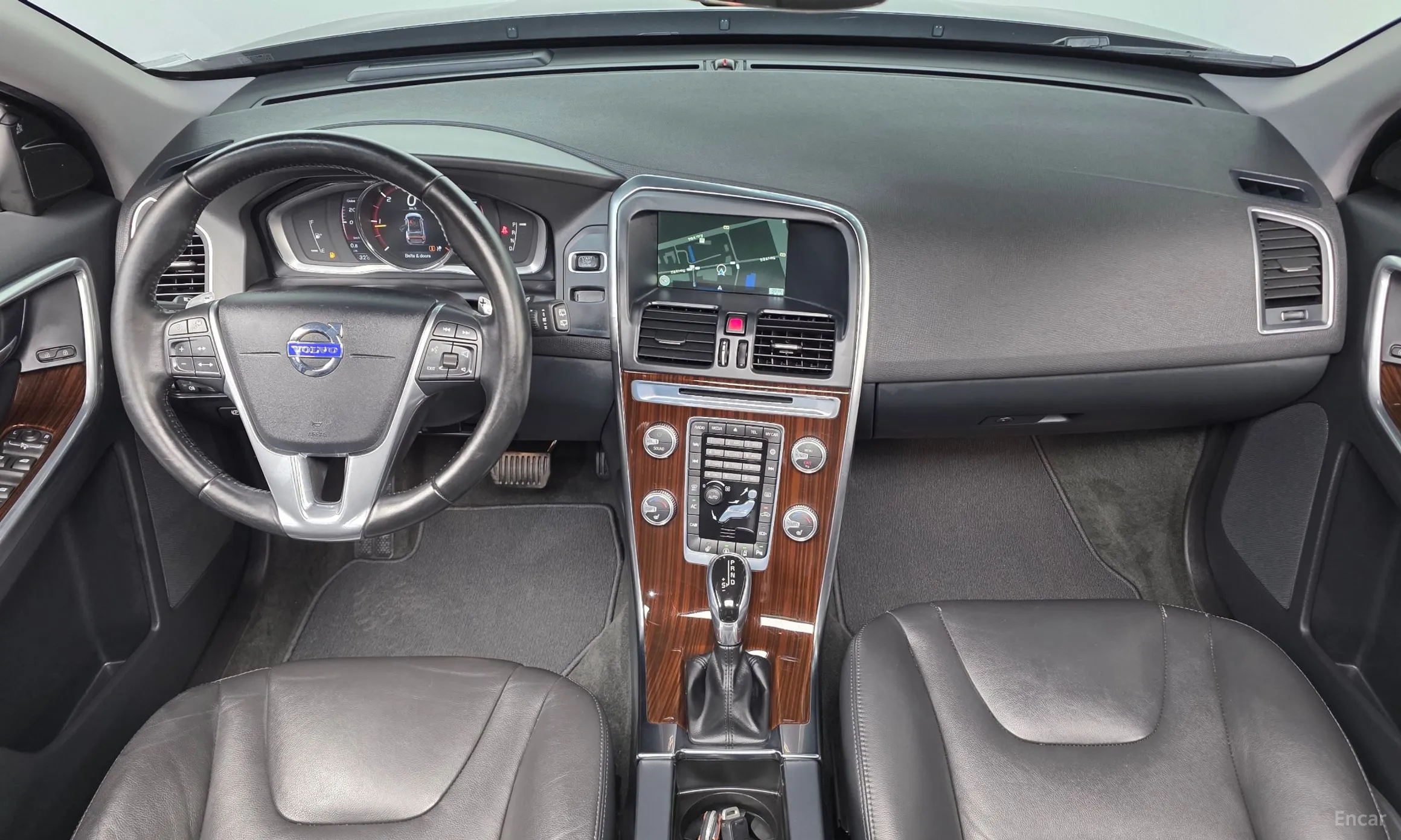 Volvo XC60 превью 7