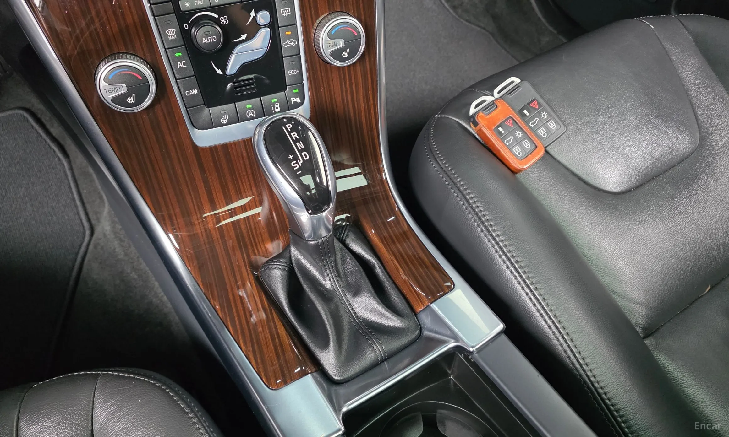 Volvo XC60 превью 9