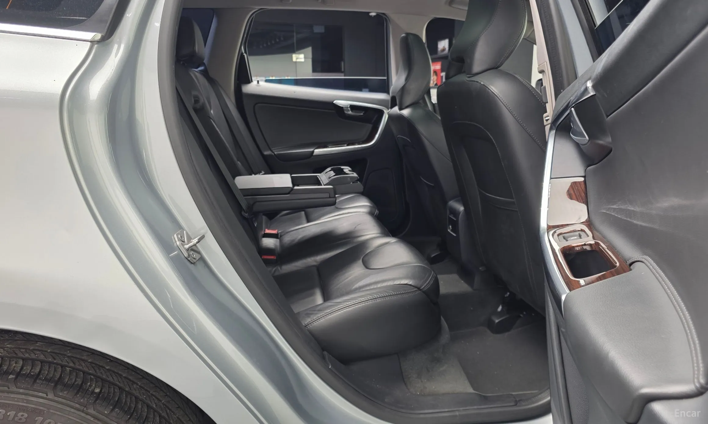 Volvo XC60 превью 12