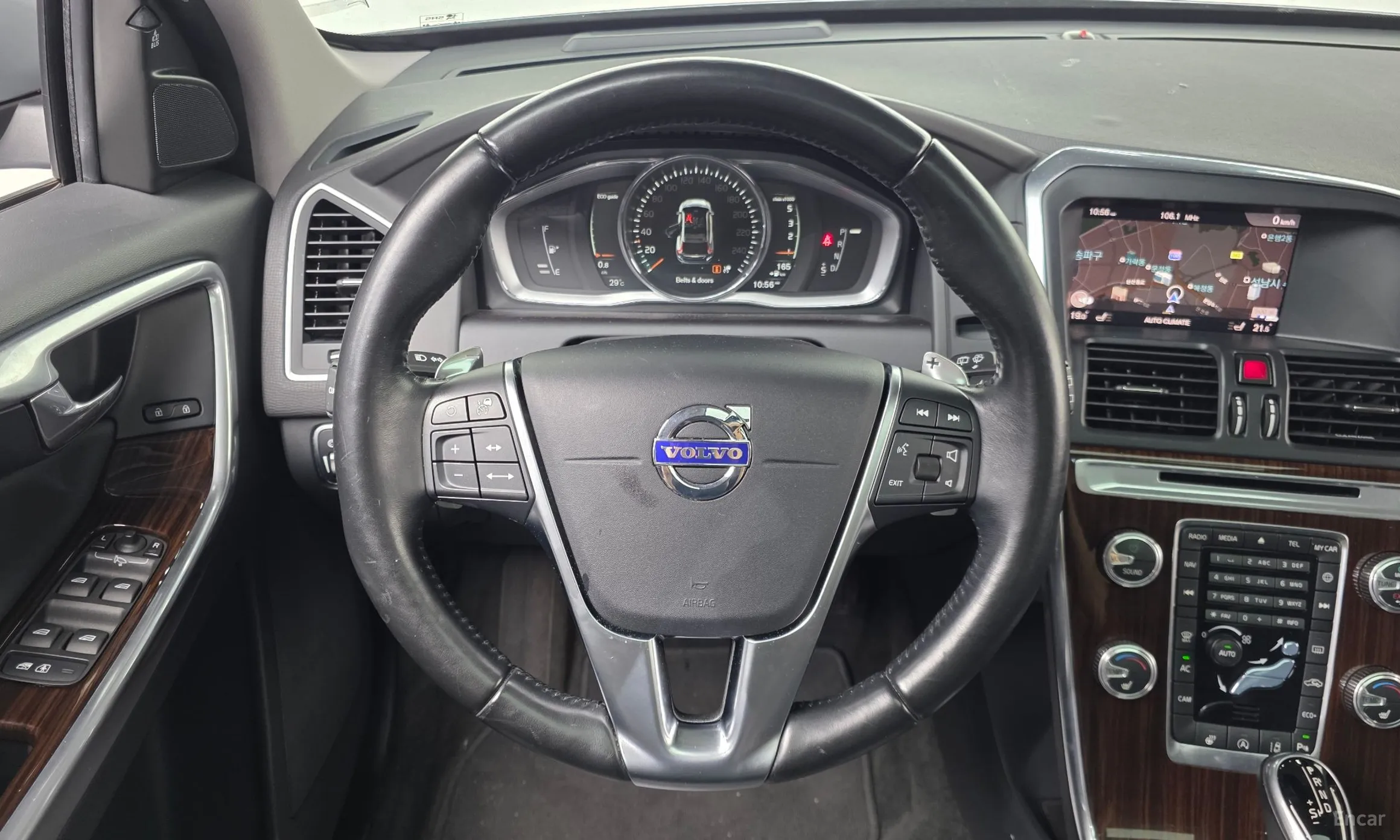 Volvo XC60 превью 13