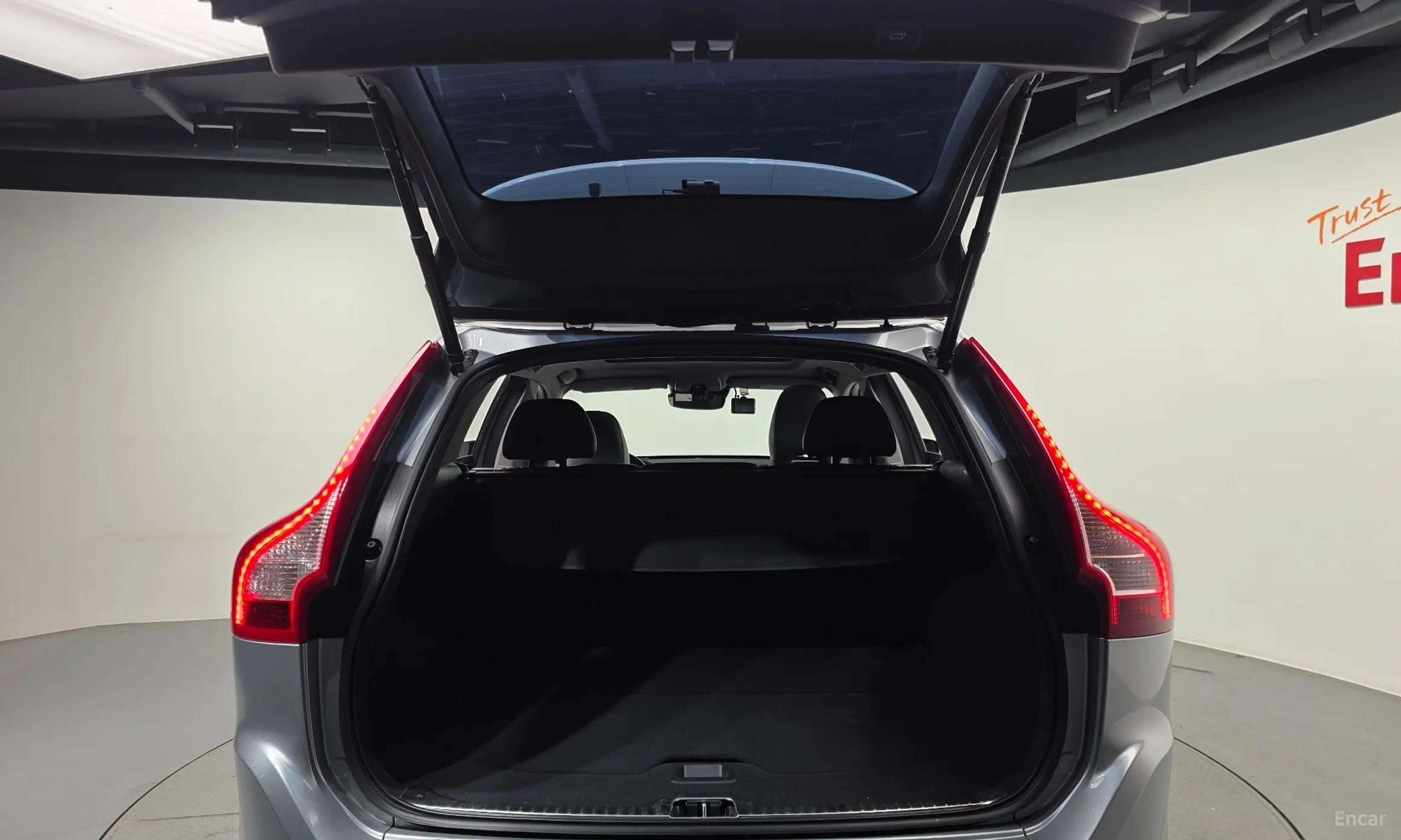 Volvo XC60 превью 20