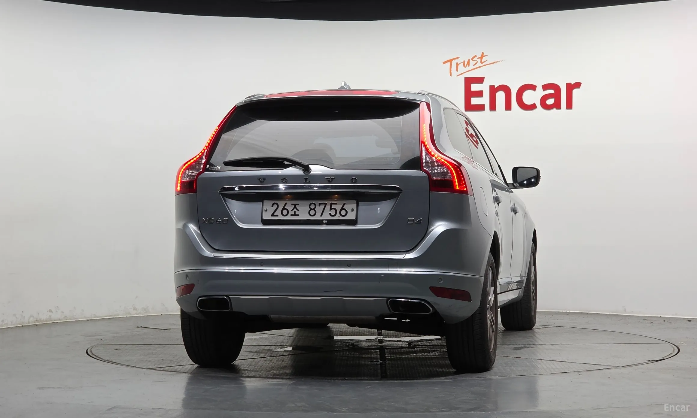Volvo XC60 превью 4