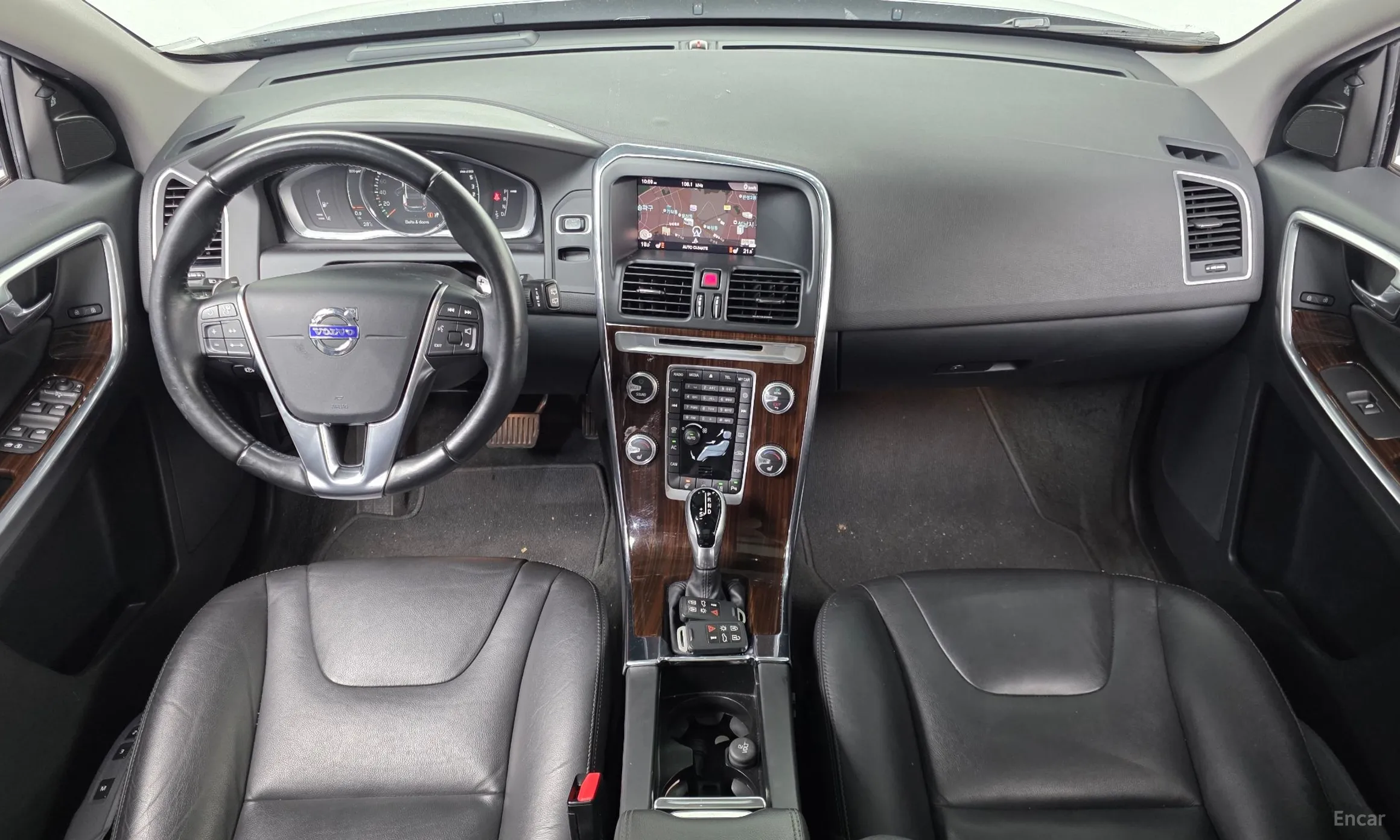 Volvo XC60 превью 7