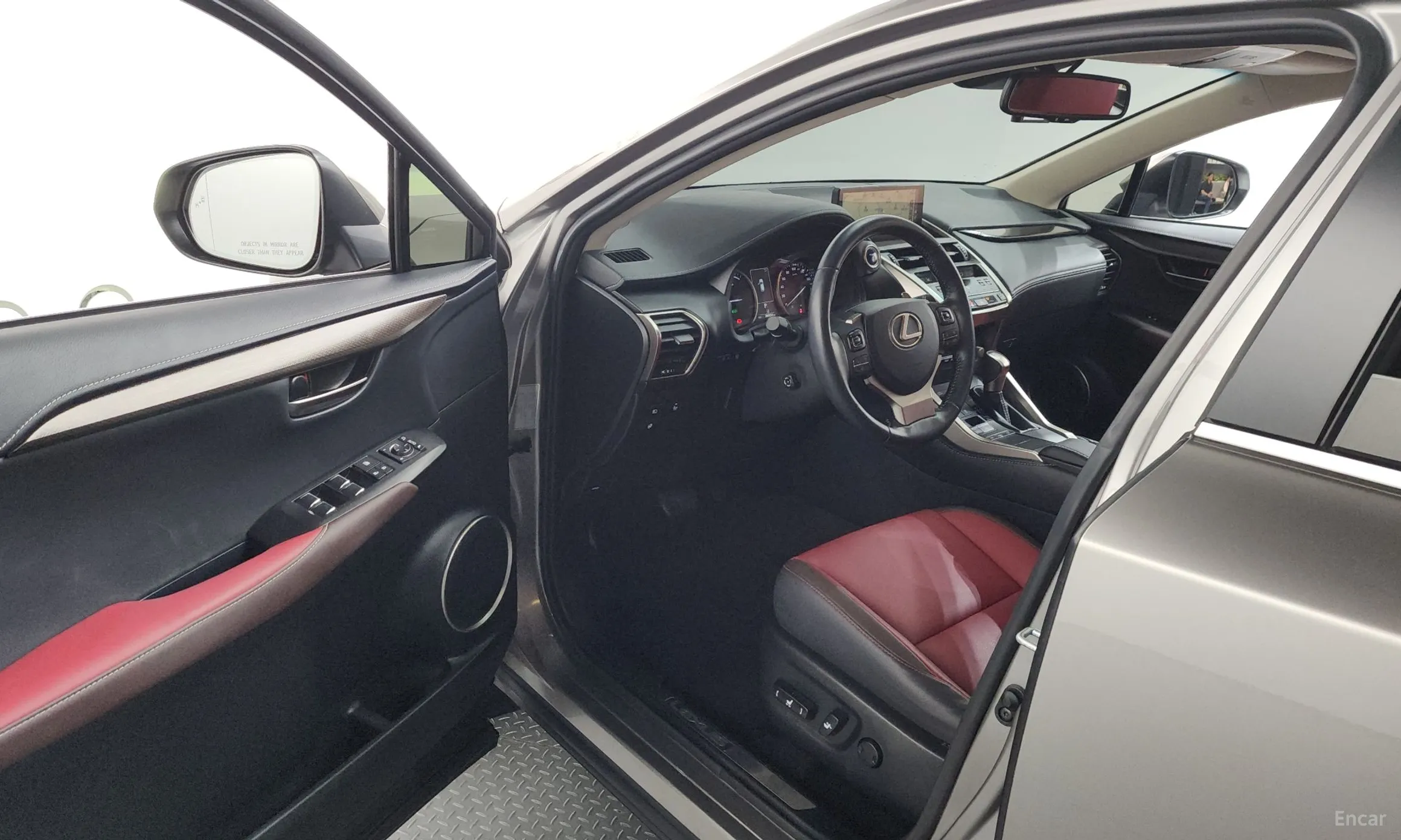 Lexus NX300h превью 10