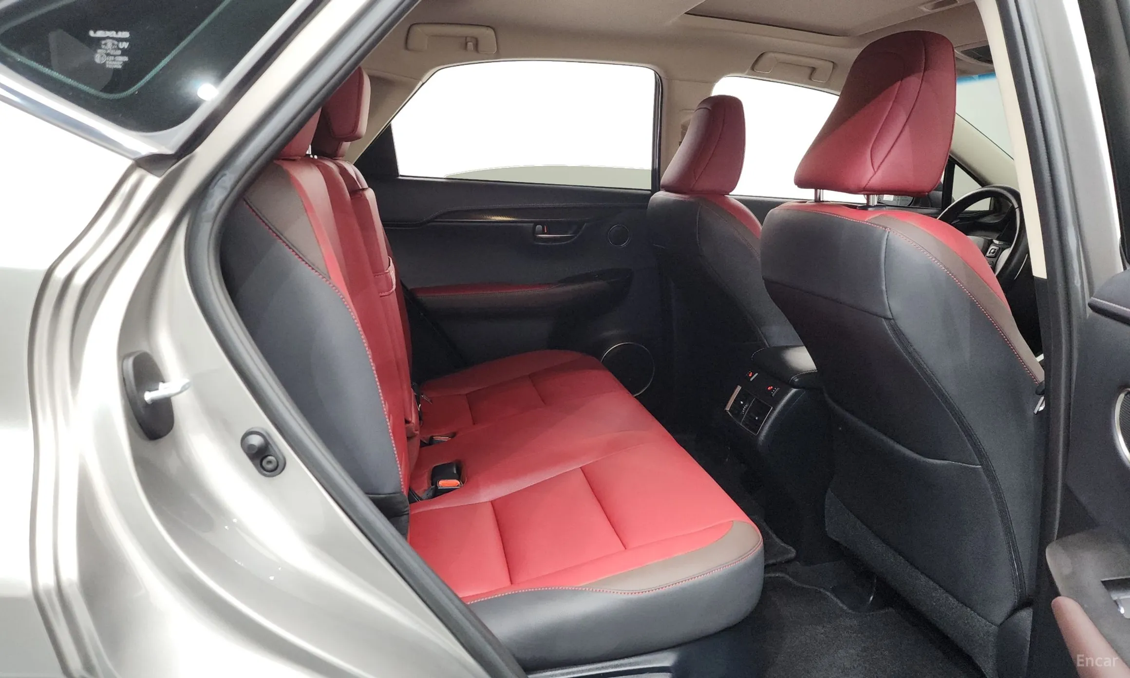 Lexus NX300h превью 11