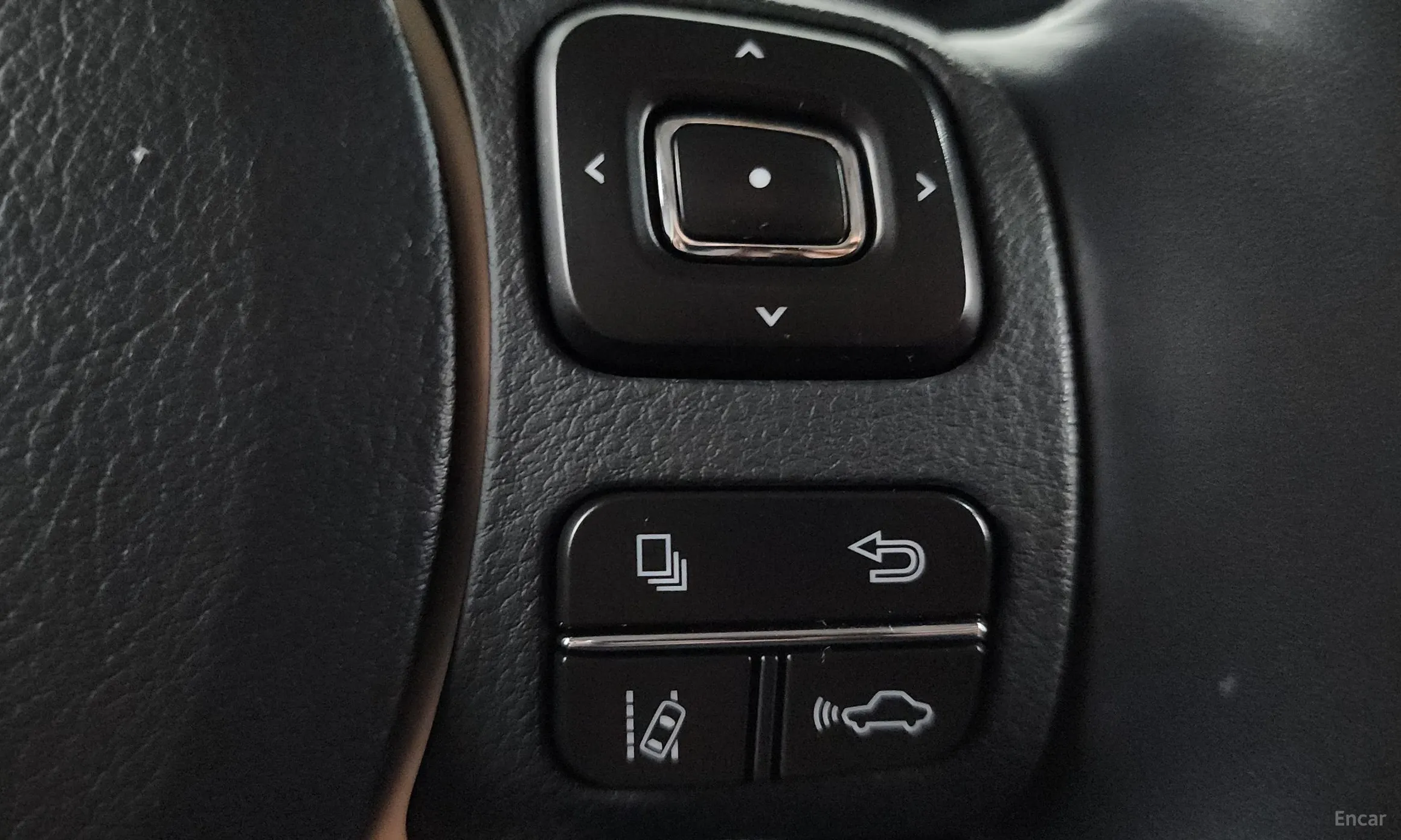 Lexus NX300h превью 17