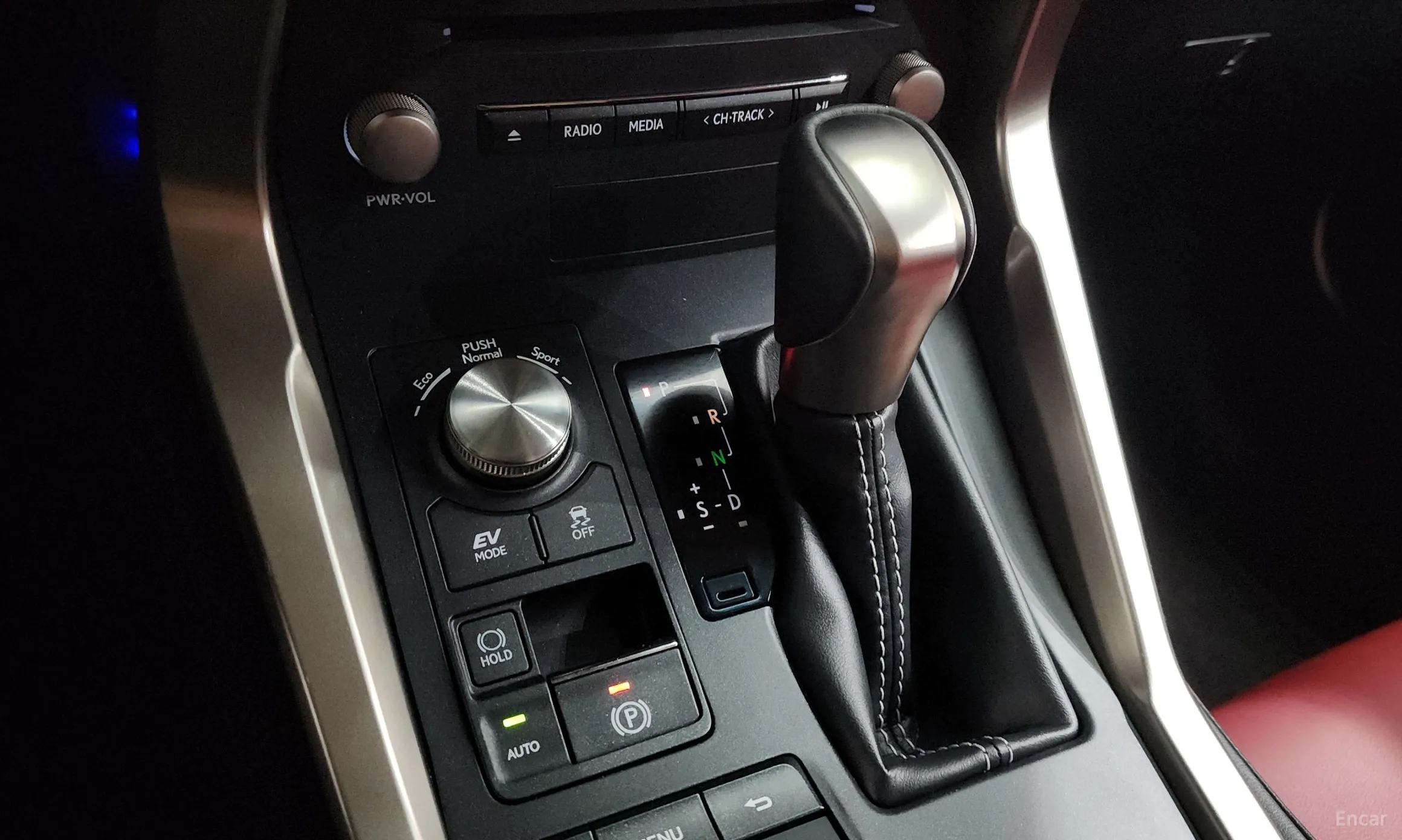 Lexus NX300h превью 9
