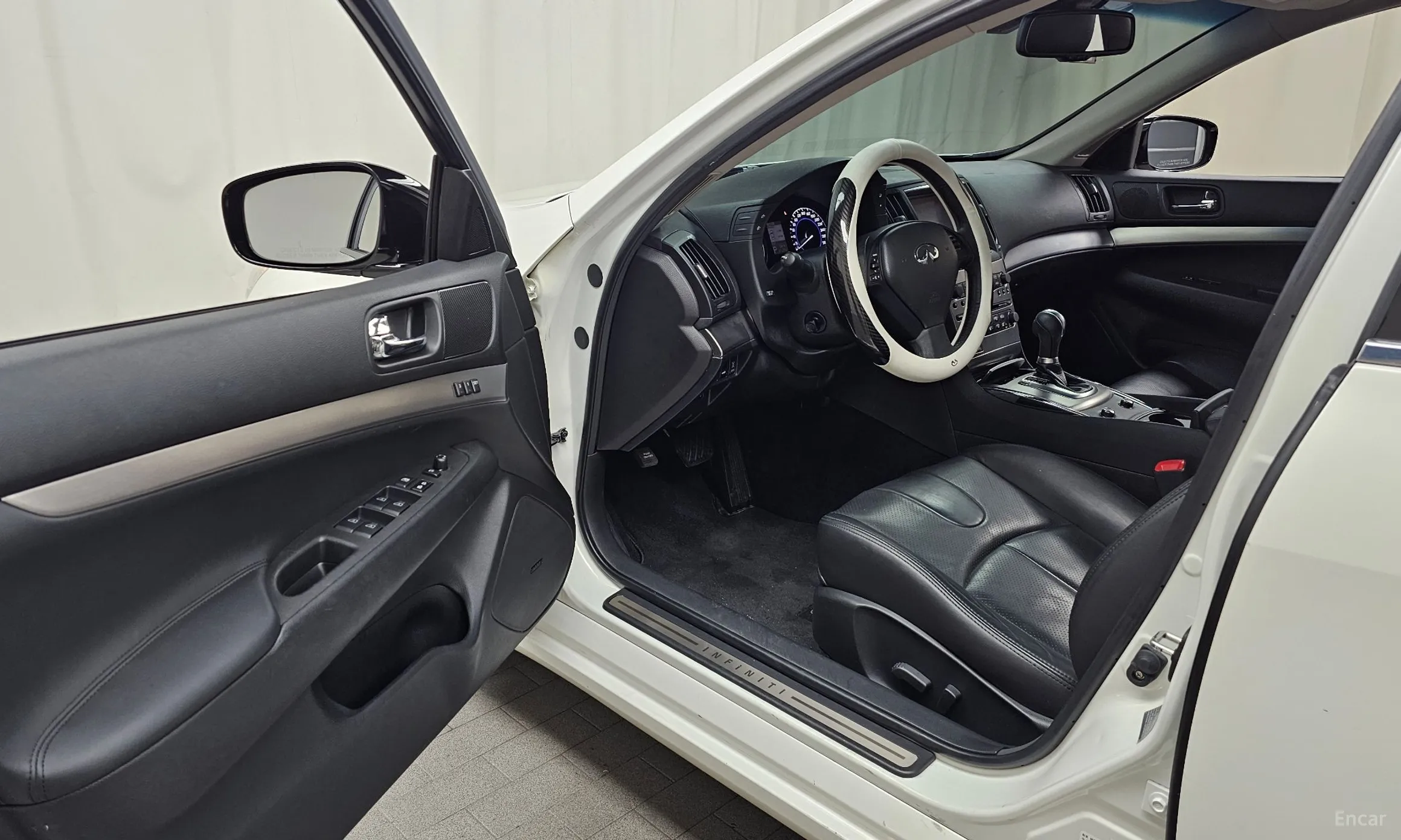 Infiniti G25 превью 10