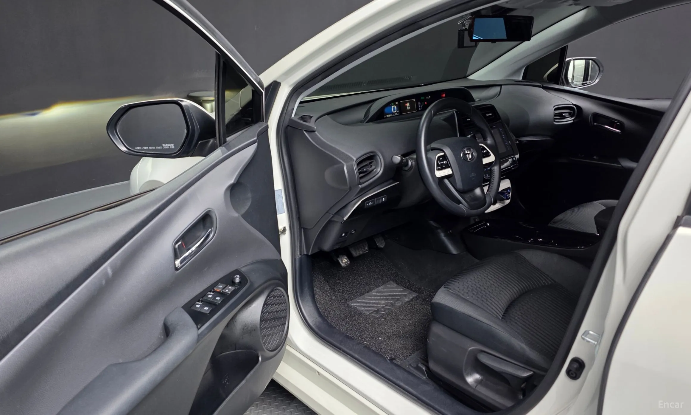 Toyota Prius 4th Generation превью 10