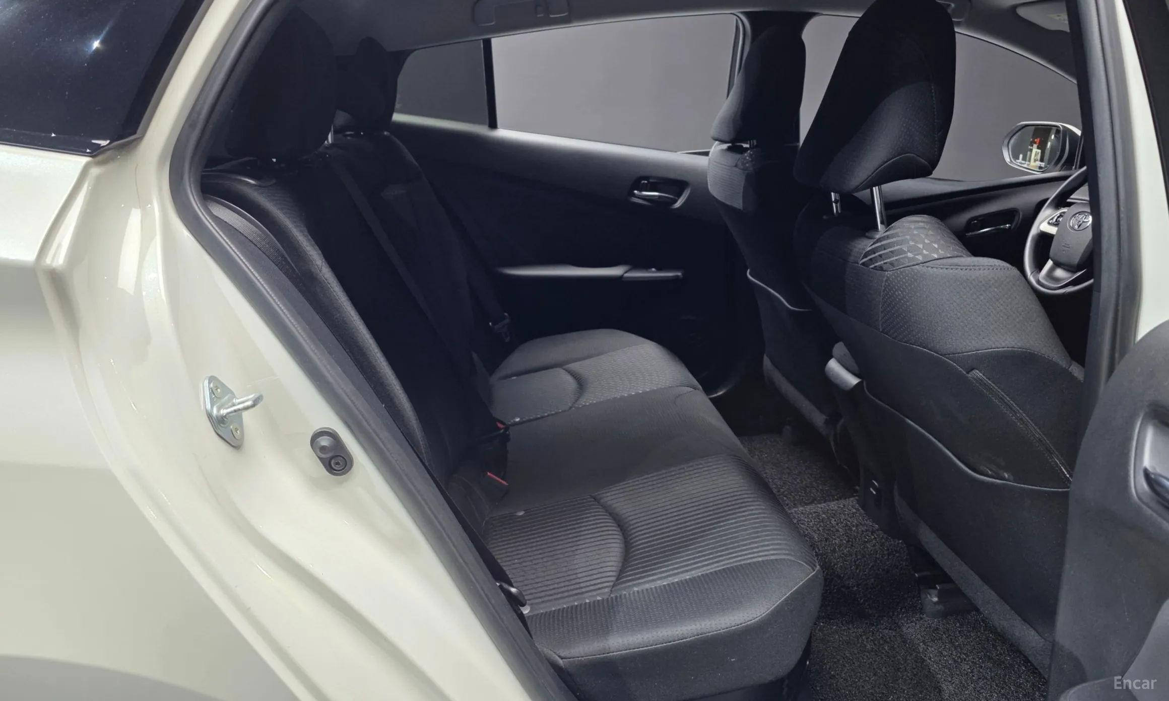 Toyota Prius 4th Generation превью 12