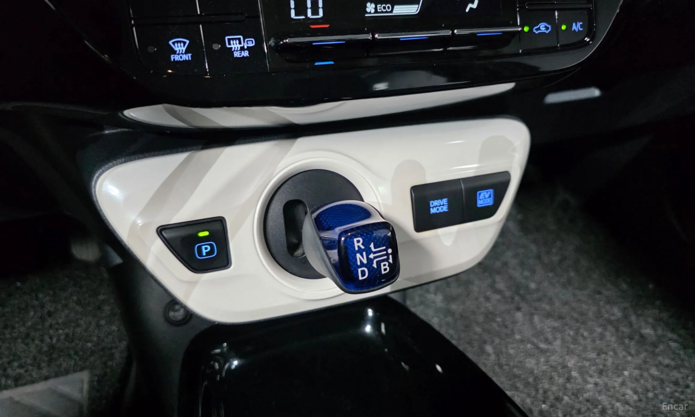 Toyota Prius 4th Generation превью 9