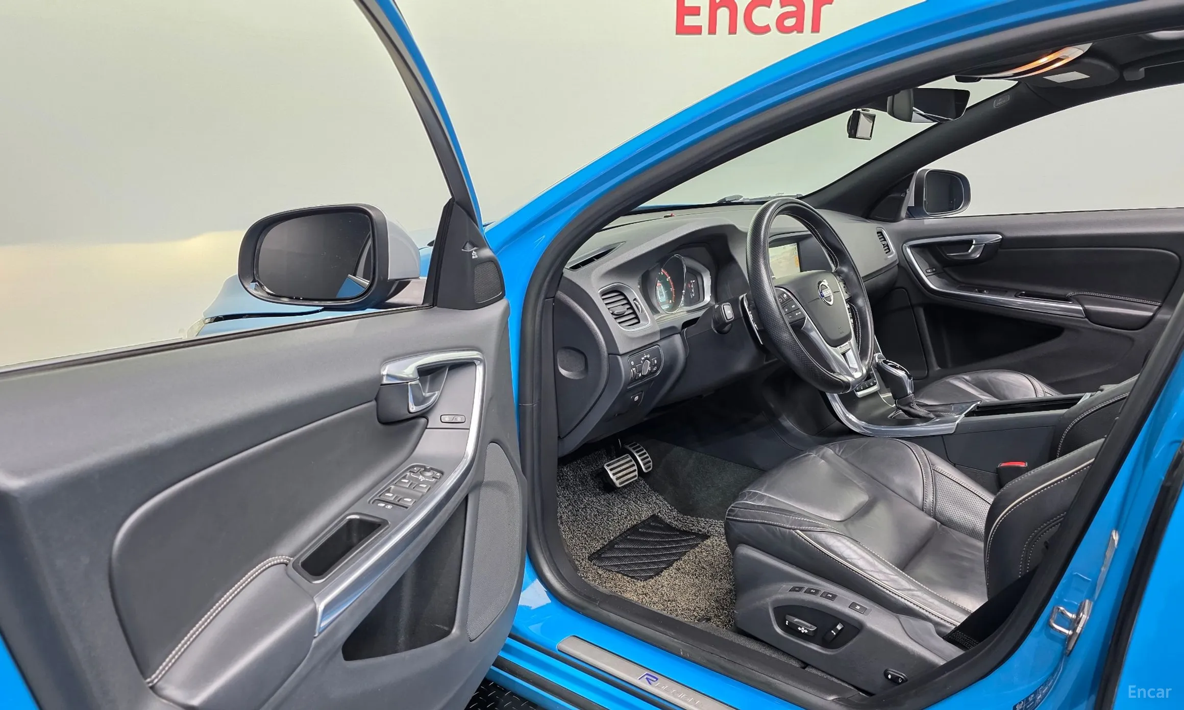 Volvo S60 превью 10