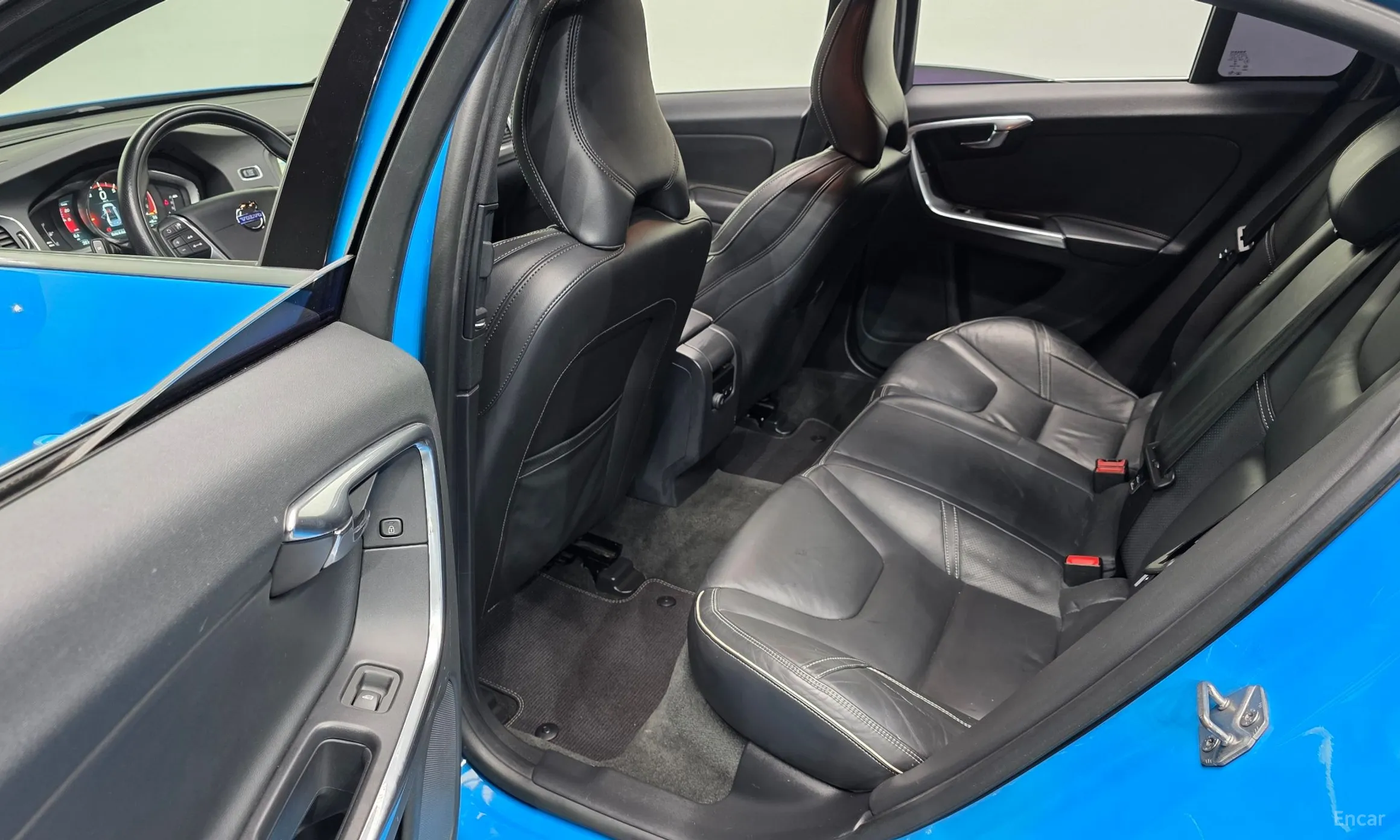Volvo S60 превью 12