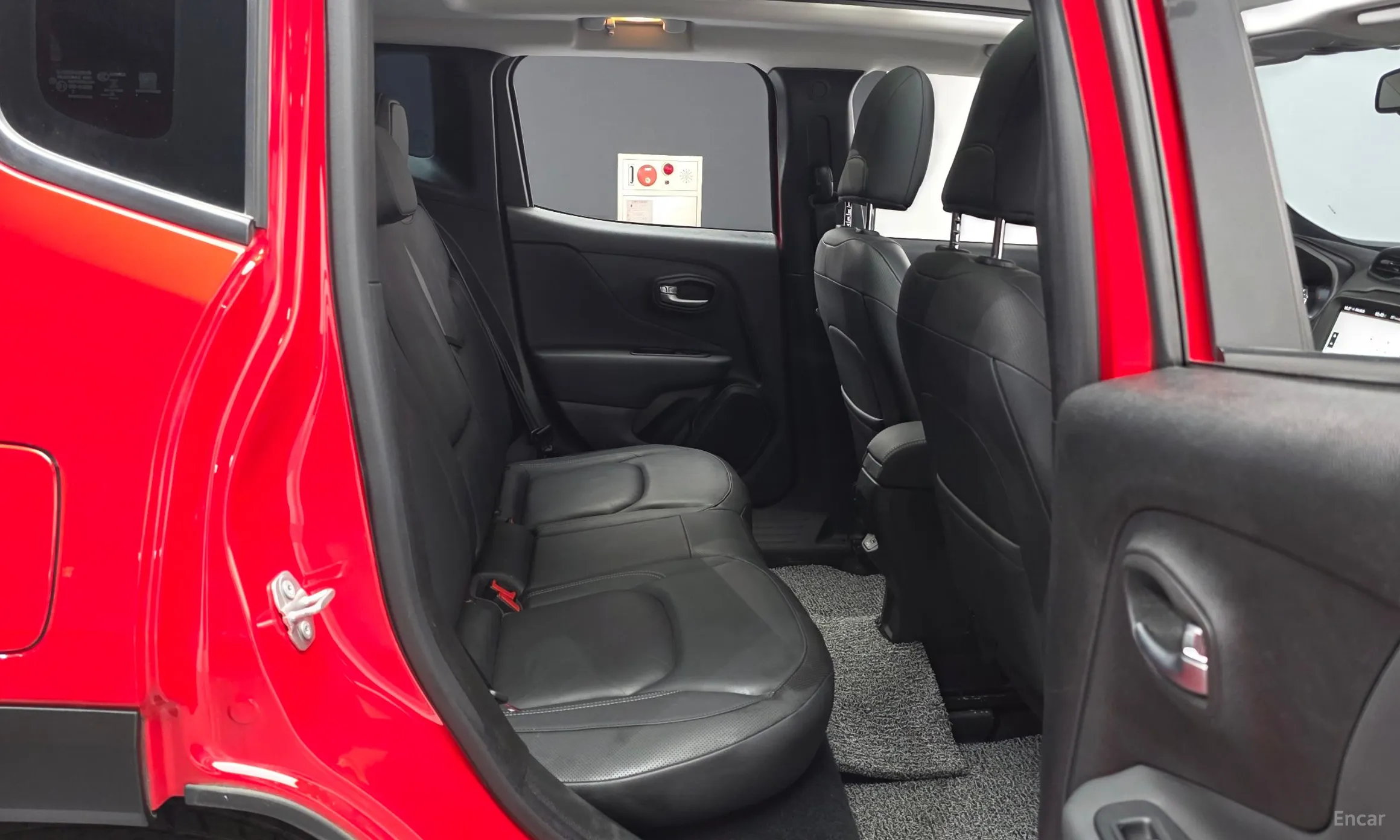 Jeep Renegade превью 12