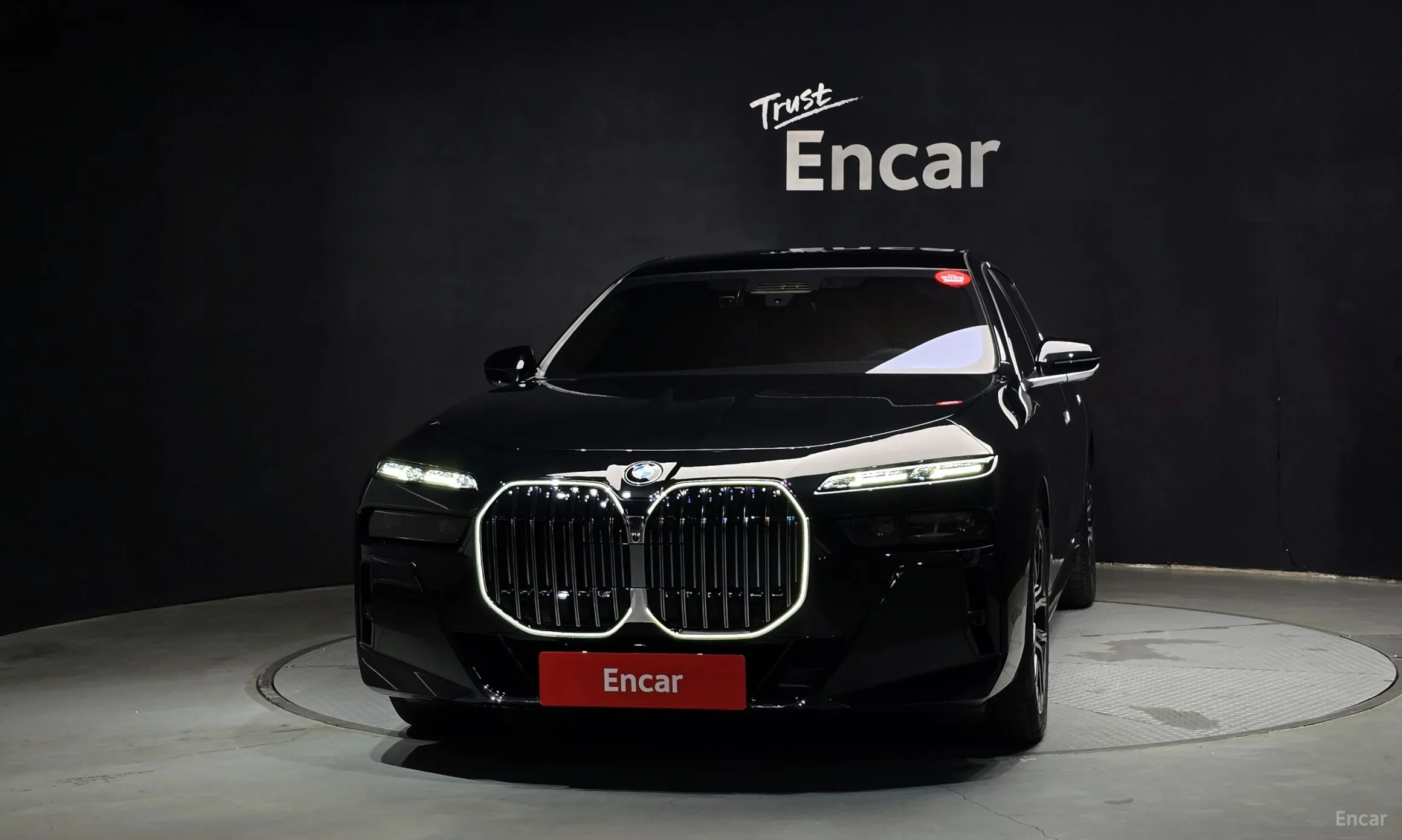 BMW 7 Series (G70) превью 3