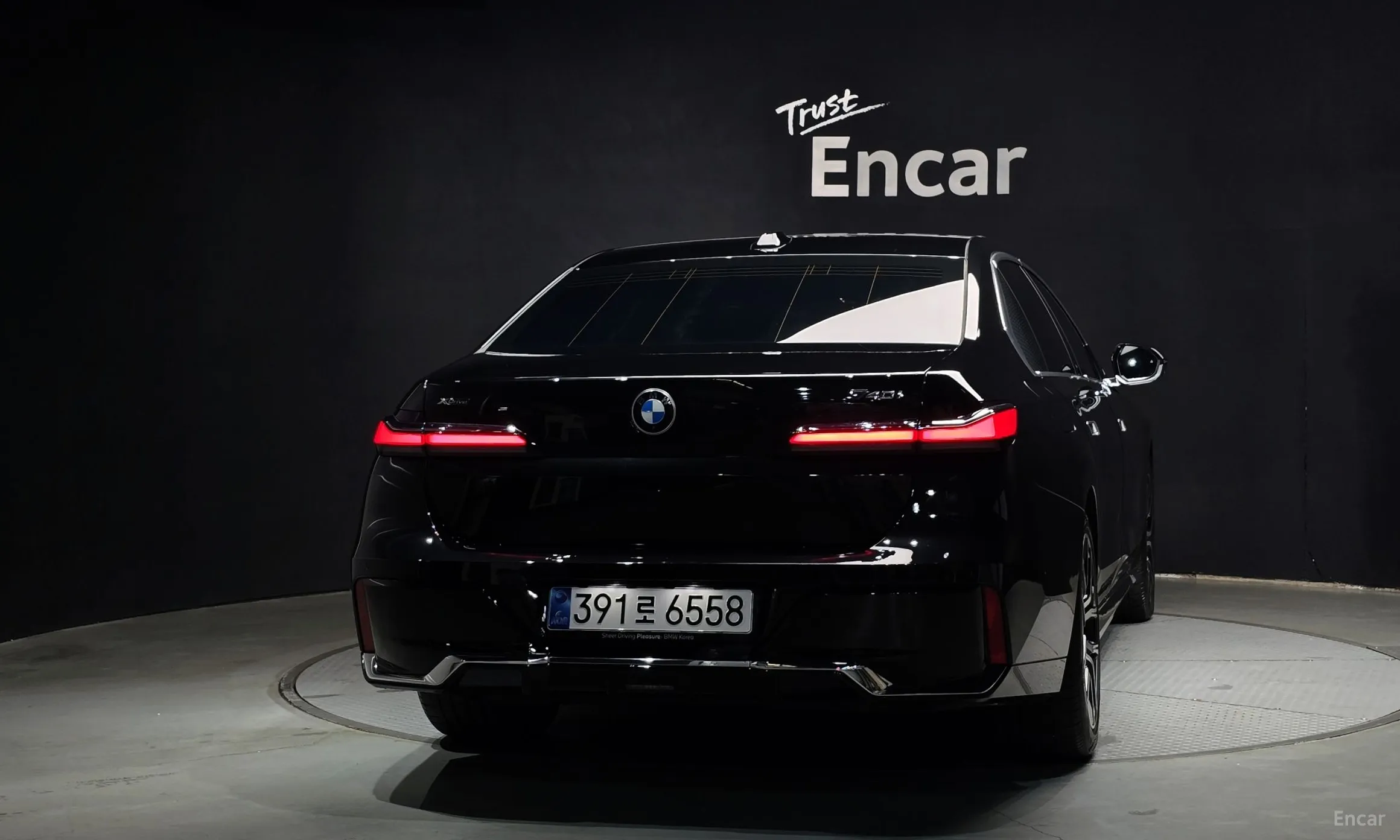 BMW 7 Series (G70) превью 4