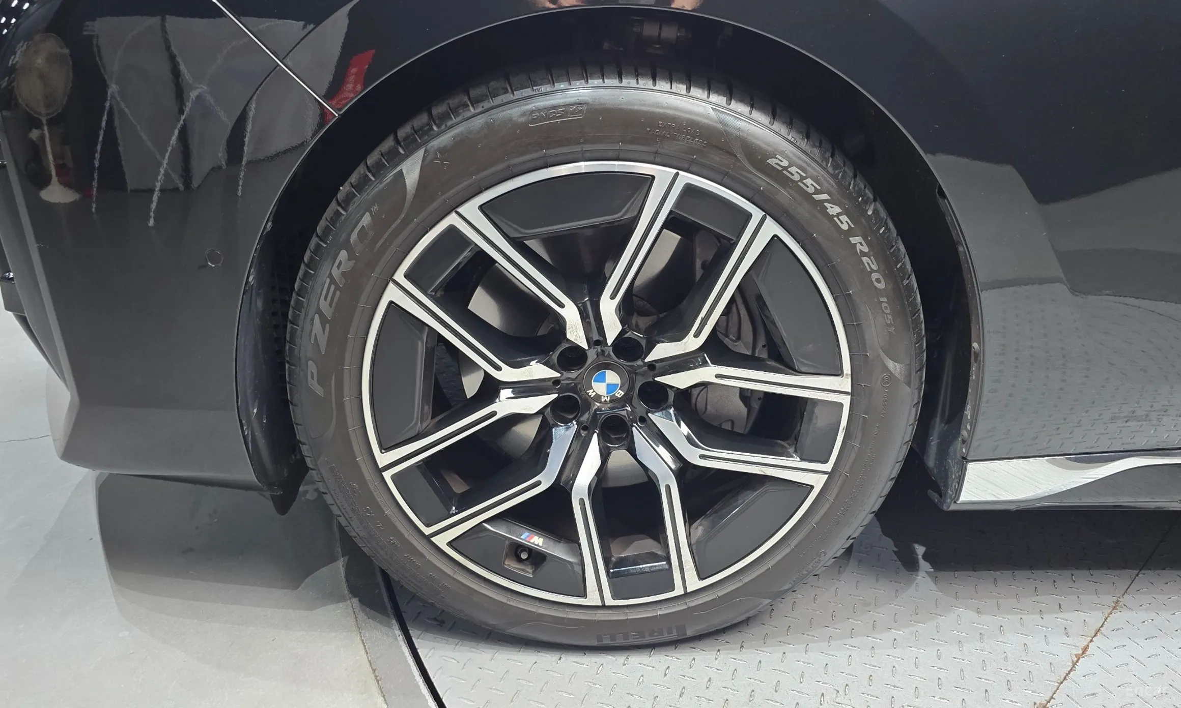 BMW 7 Series (G70) превью 5