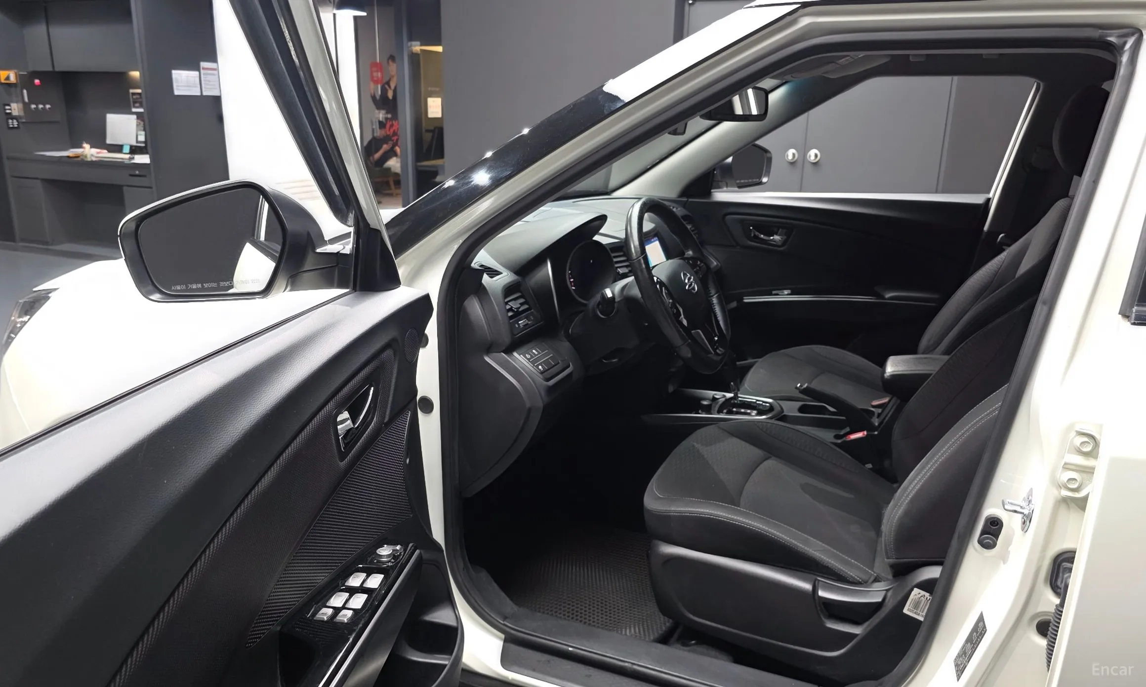 KG Mobility (SsangYong) Tivoli Air превью 10