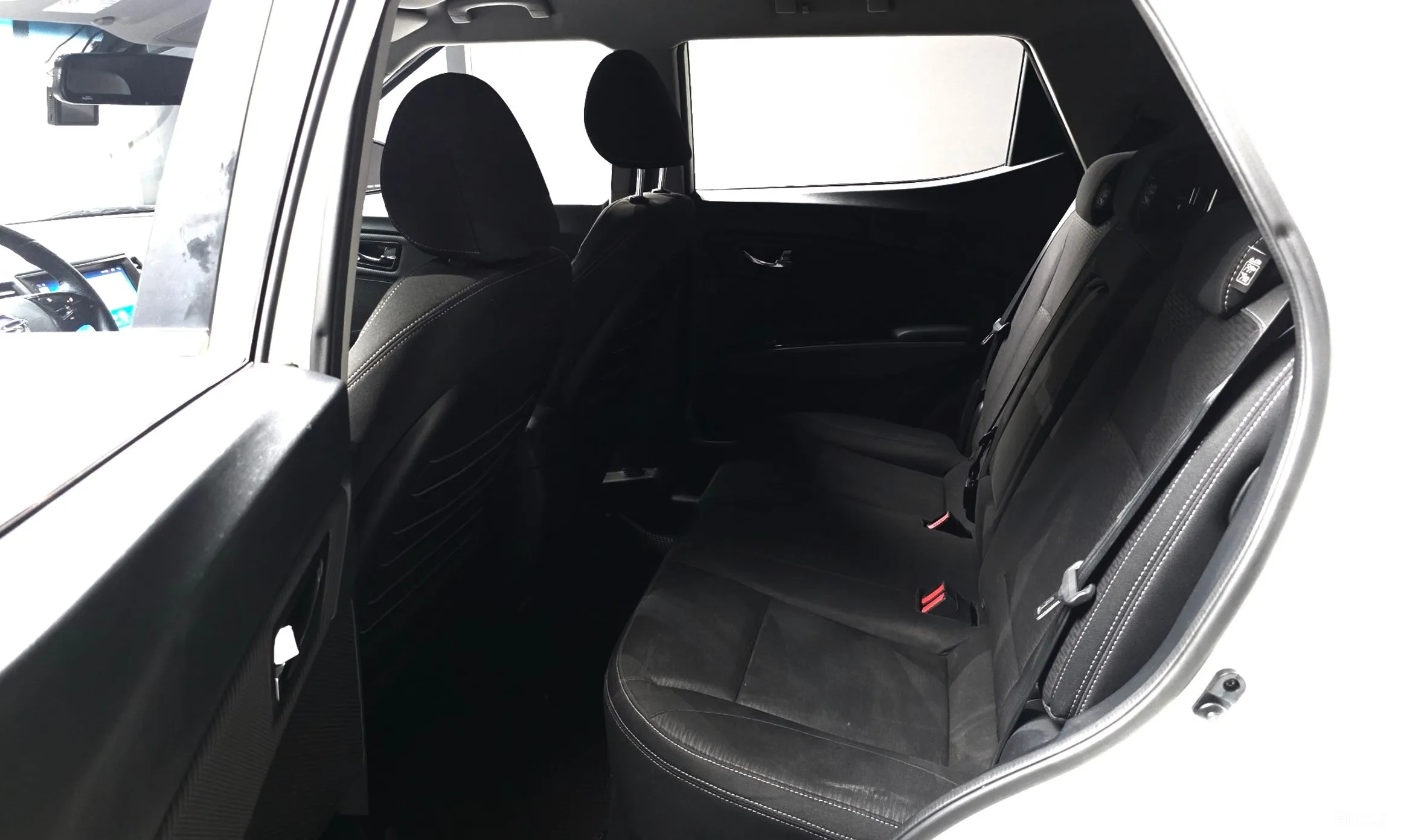 KG Mobility (SsangYong) Tivoli Air превью 11