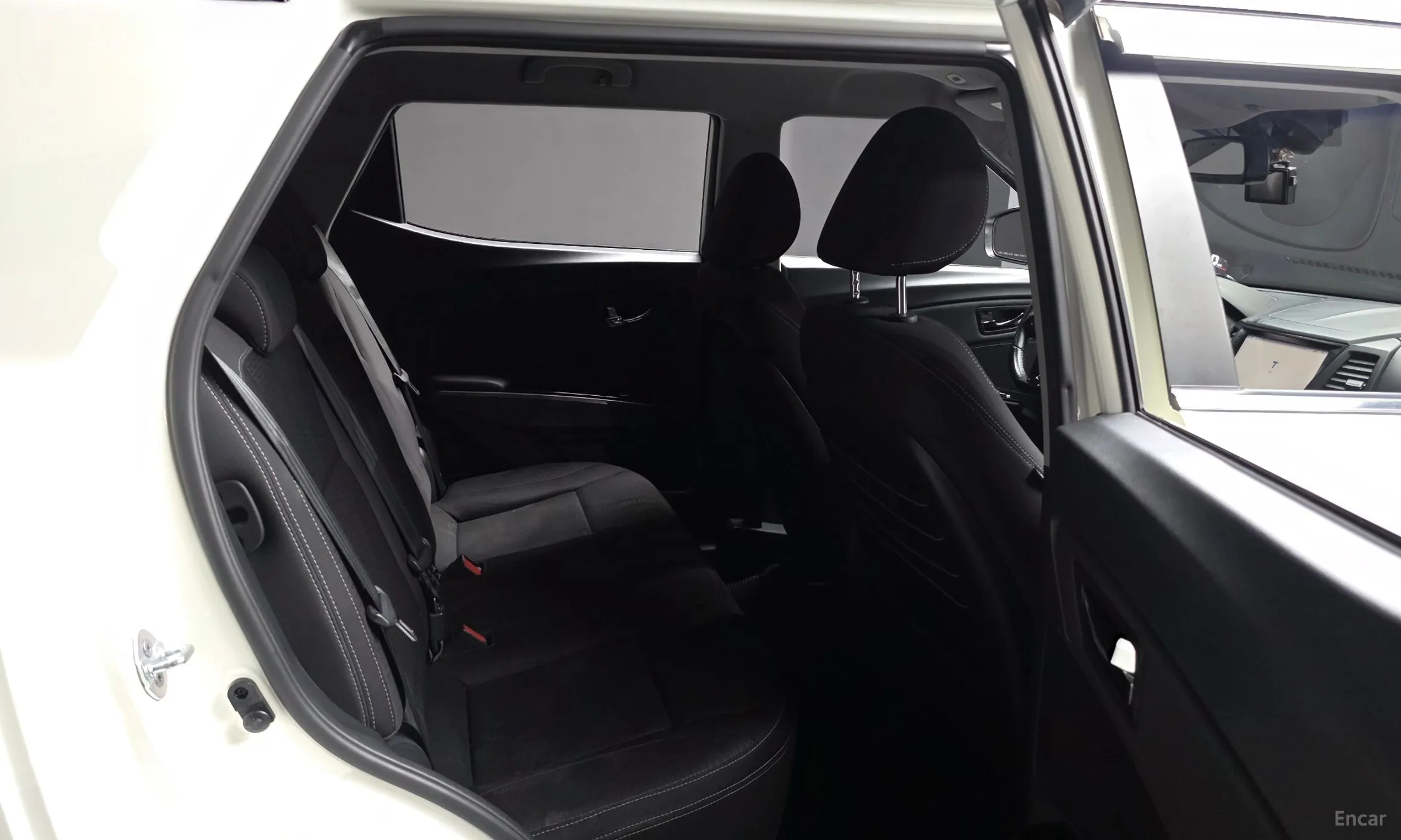 KG Mobility (SsangYong) Tivoli Air превью 12