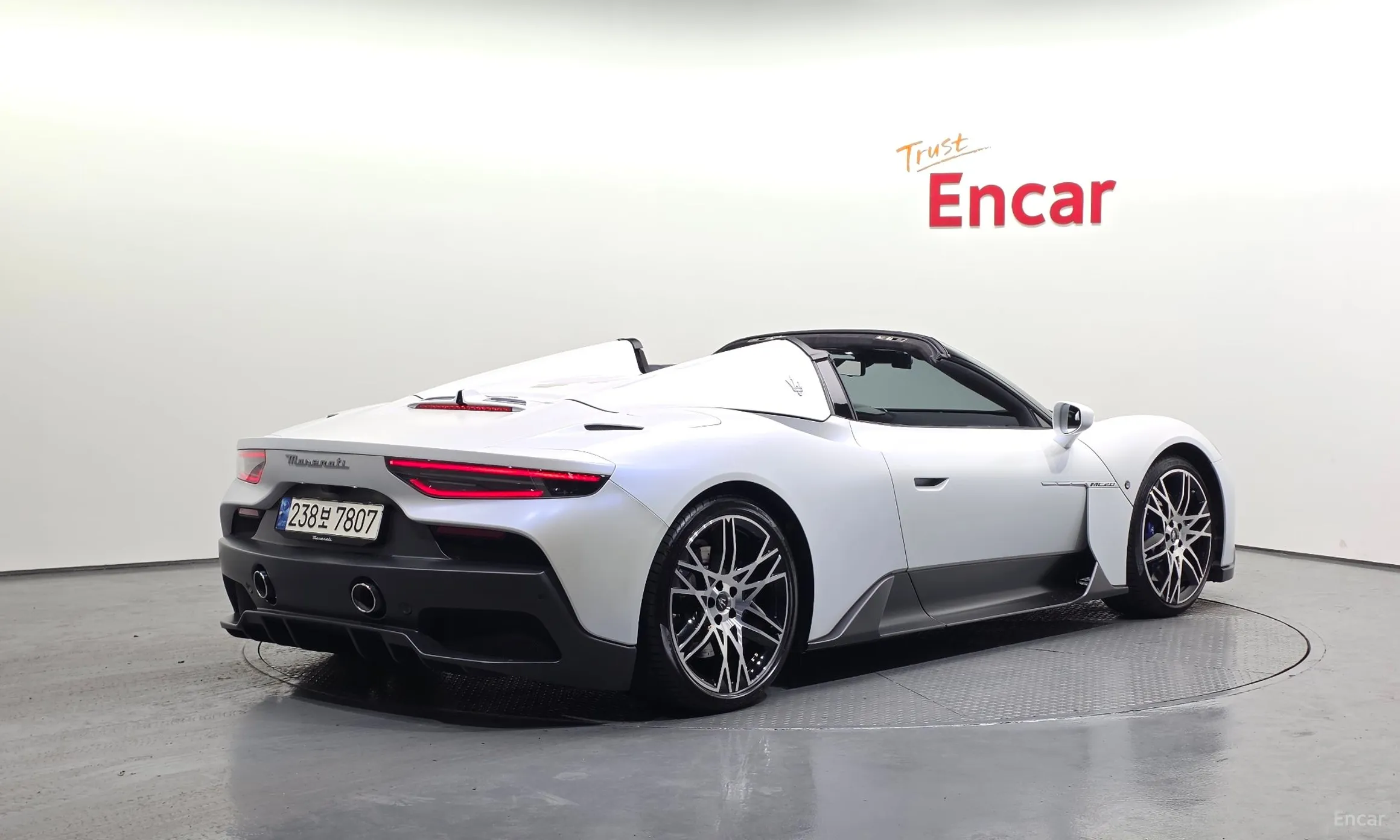 Maserati MC20