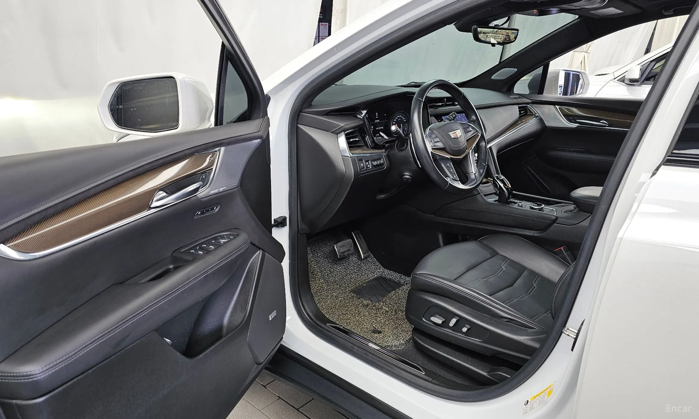 Cadillac XT5 превью 10