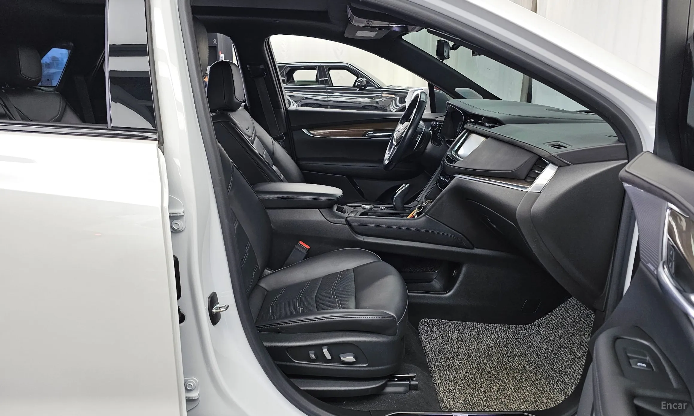 Cadillac XT5 превью 11