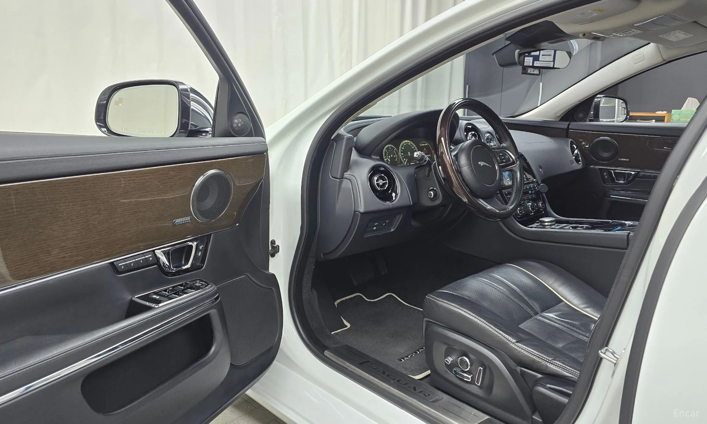 Jaguar All New XJ превью 10