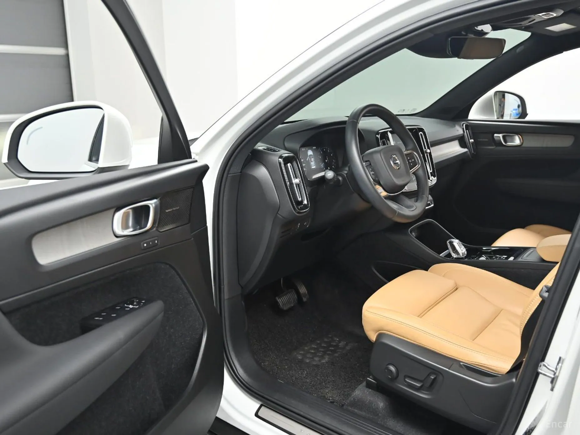 Volvo XC40 превью 11