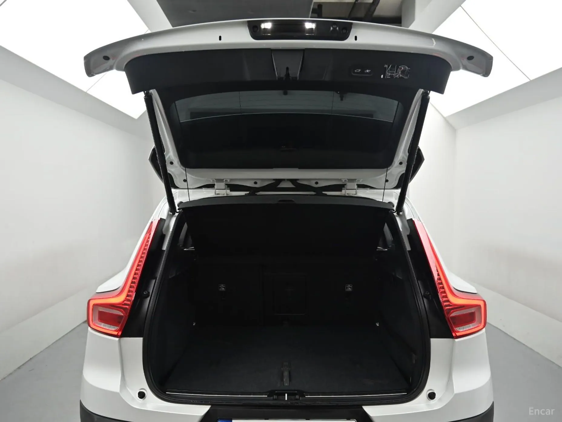 Volvo XC40 превью 19