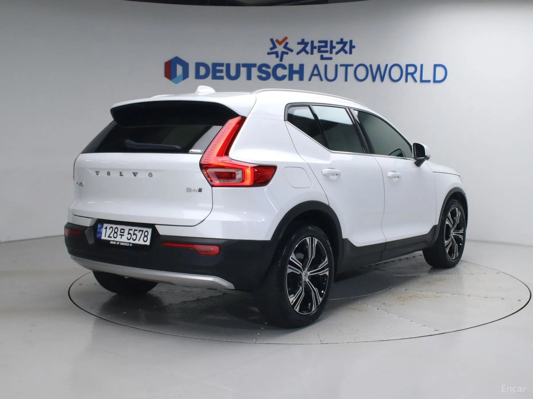 Volvo XC40 превью 3