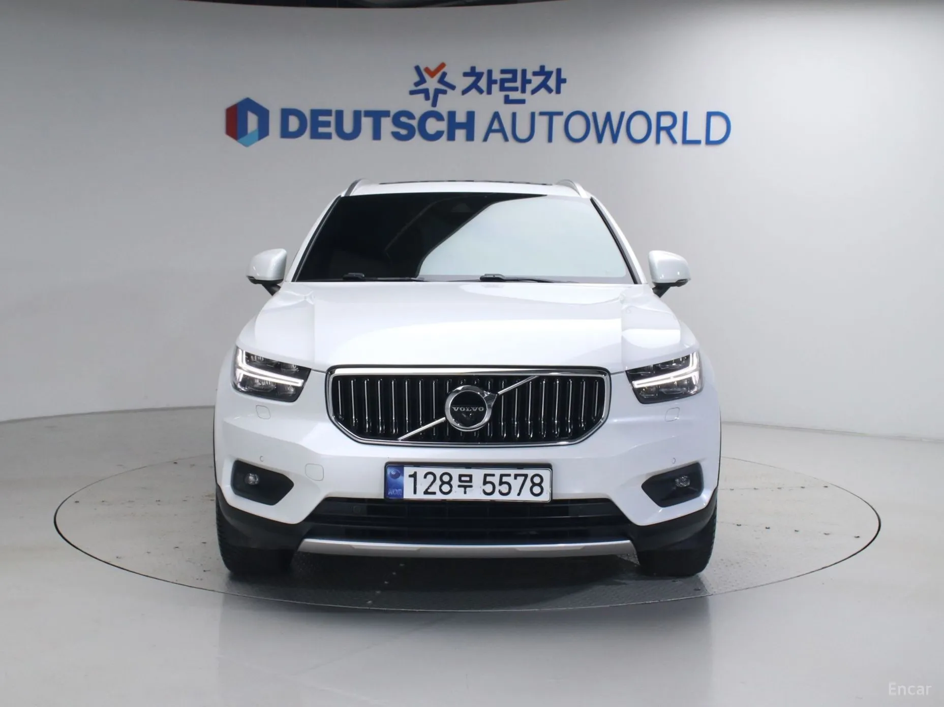 Volvo XC40 превью 4