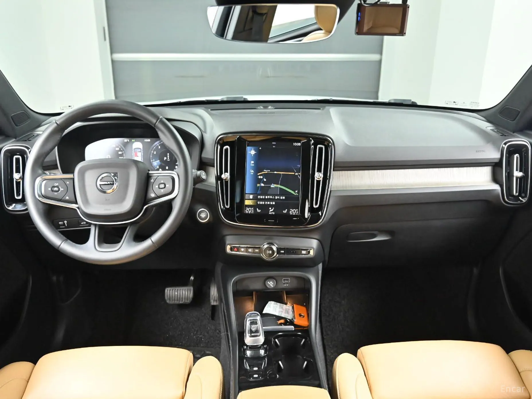 Volvo XC40 превью 7