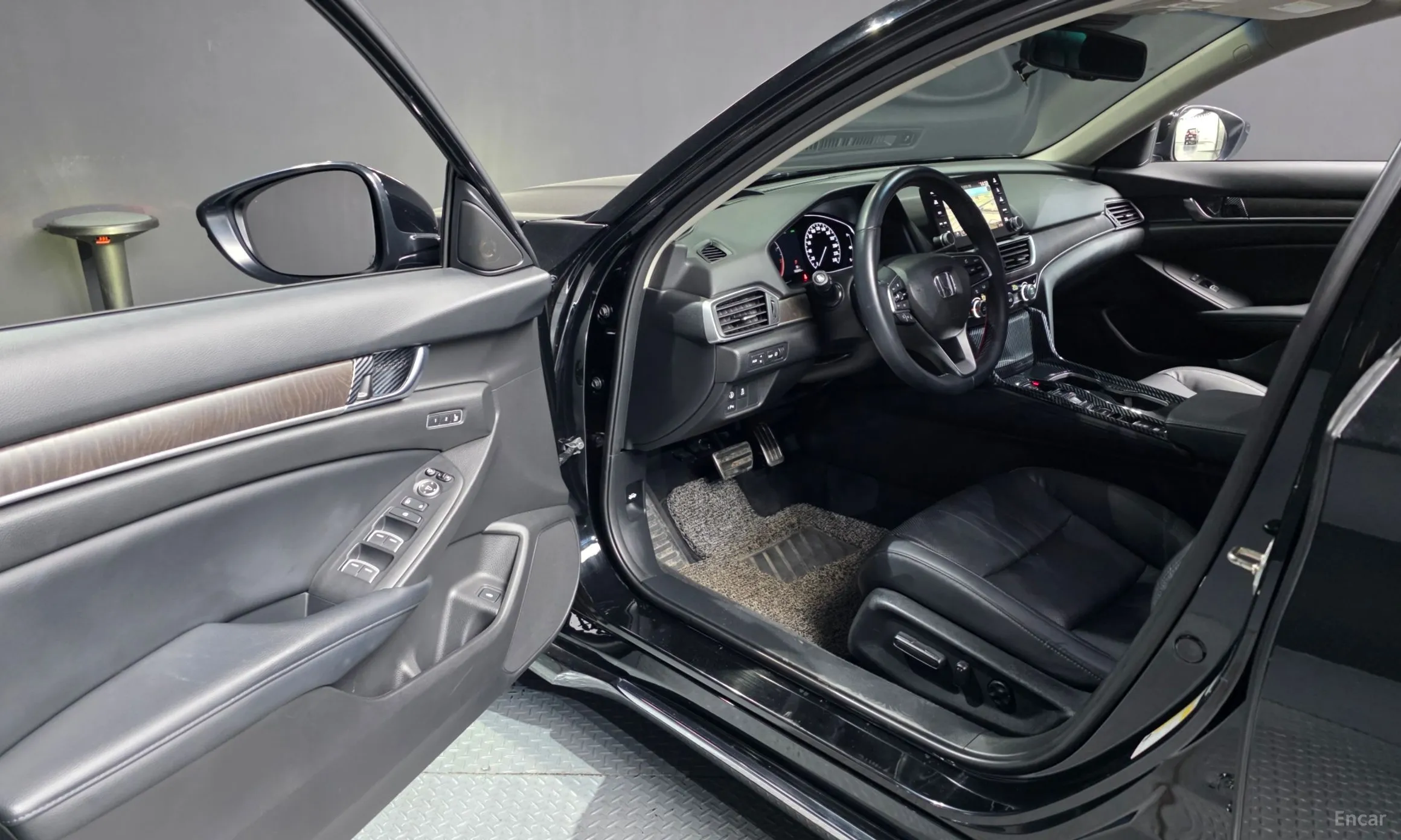 Honda Accord 10th Generation превью 10