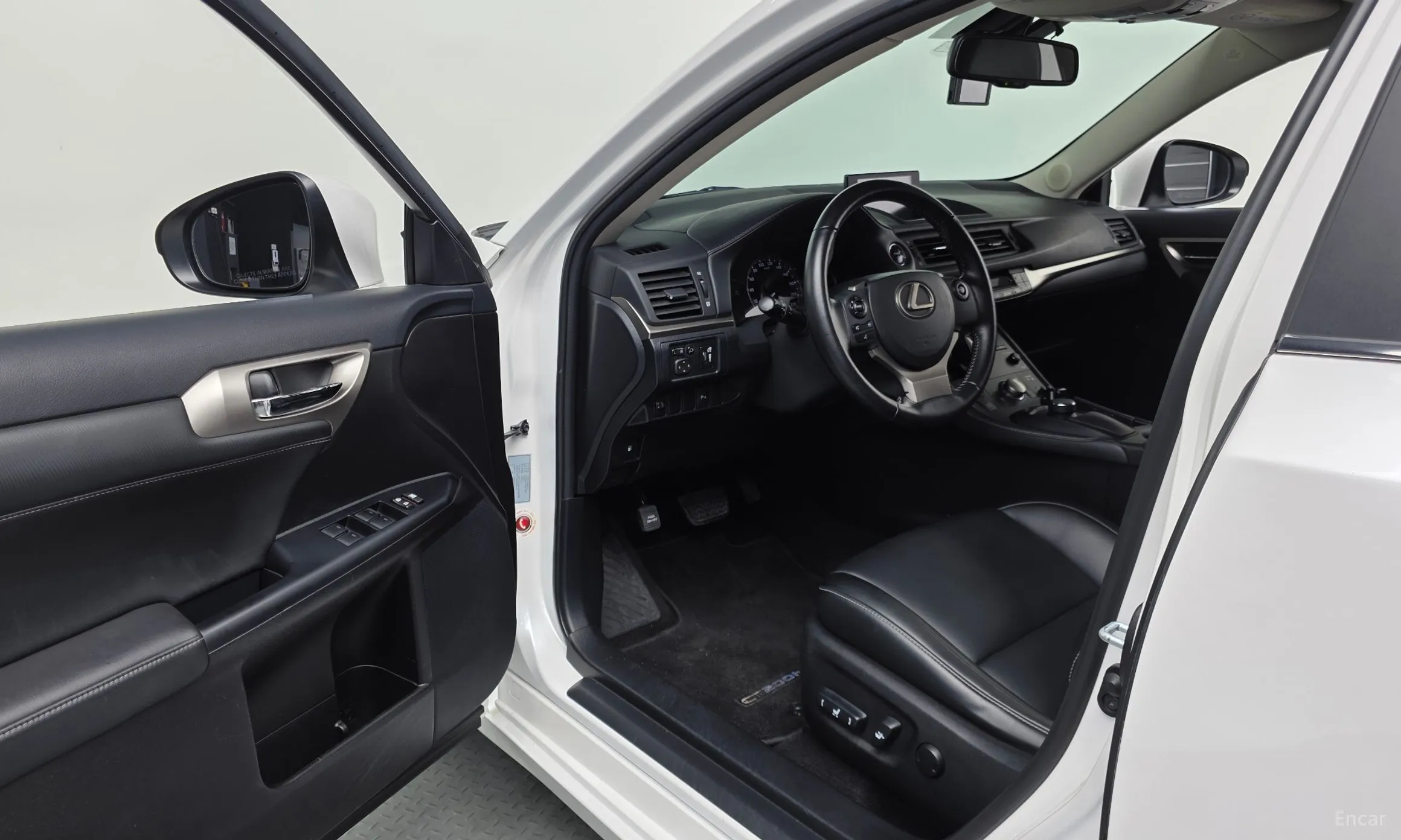 Lexus CT200h превью 10